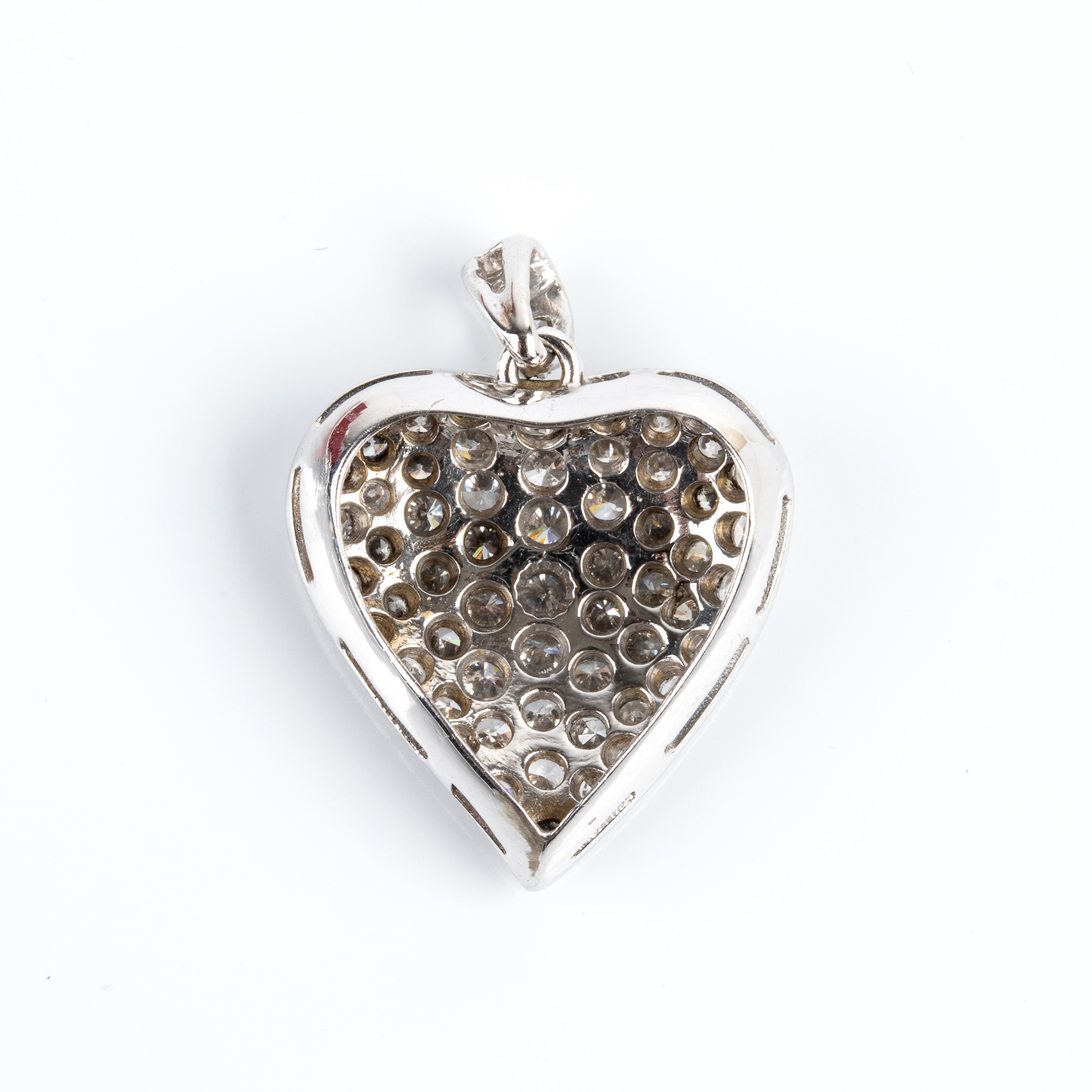 Oro bianco 18k, Pendente a forma di cuore con pavé di diamanti