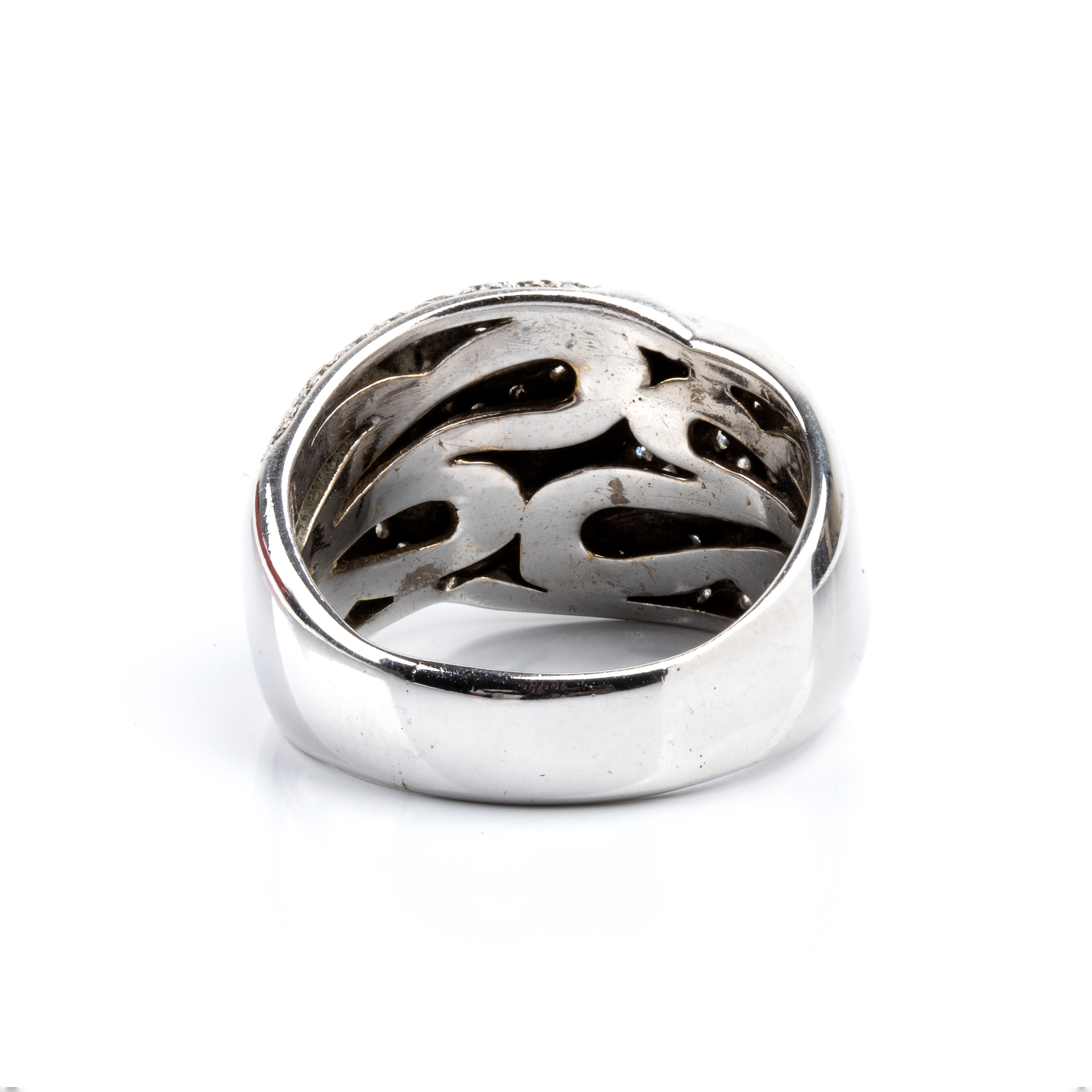 Oro bianco 18k, Anello a fascia incrociata con pavé di diamanti