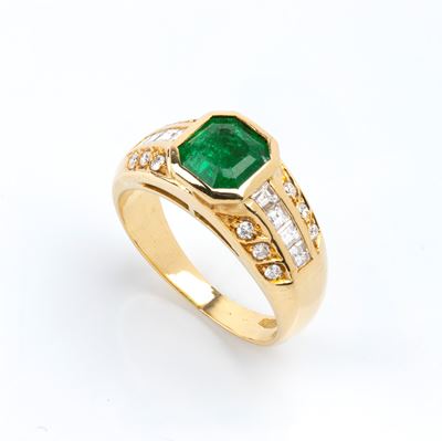 Anello in oro 18k con smeraldo e diamanti