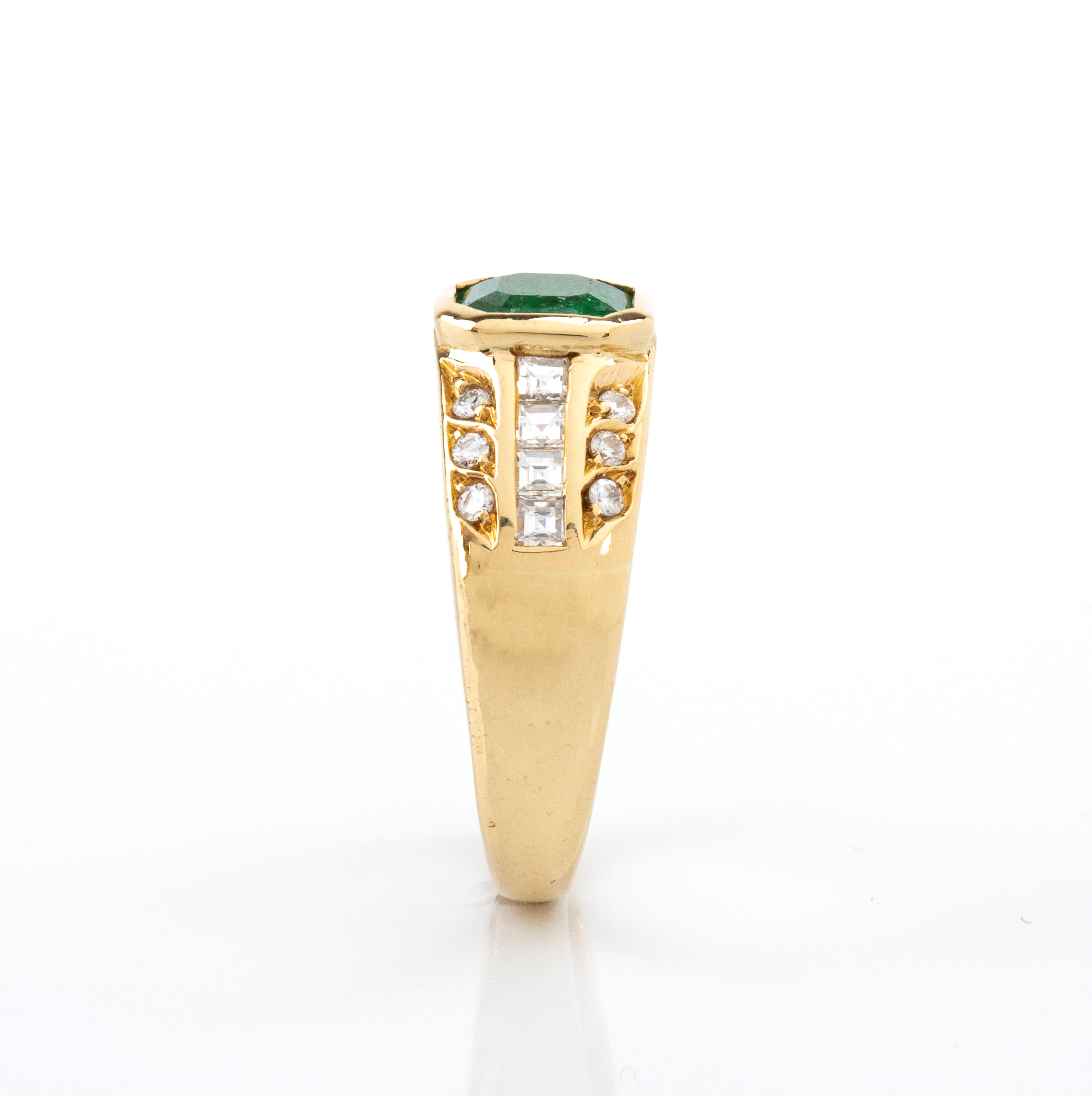 Anello in oro 18k con smeraldo e diamanti