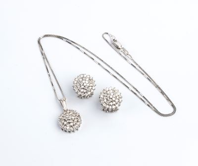 Insieme gioielli in oro bianco 18k con diamanti: demi-parure con girocollo e pendente a fiore, or...