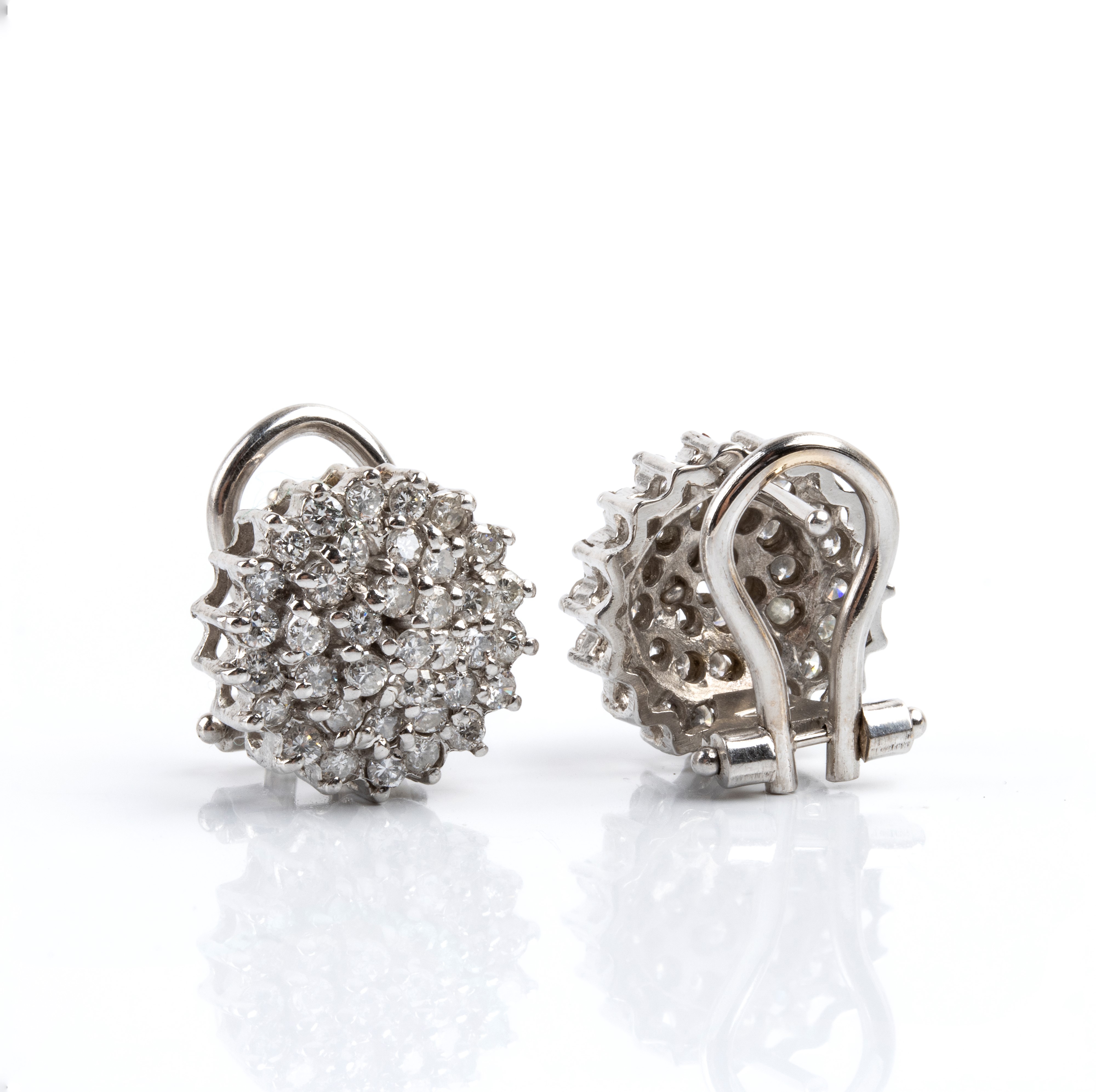 Insieme gioielli in oro bianco 18k con diamanti: demi-parure con girocollo e pendente a fiore, or...