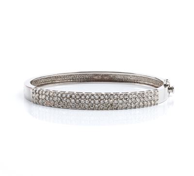 Bracciale a cerchio rigido in oro bianco 14k con diamanti in pavé