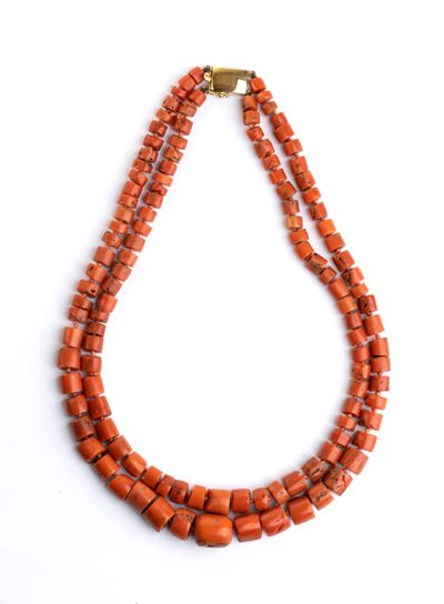Collana in corallo Mediterraneo, Corallum rubrum, due fili in oro giallo 18k