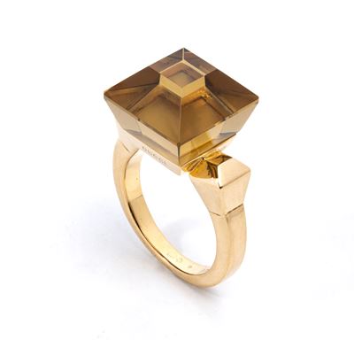 Anello in oro giallo 18 kt con quarzo fumé
