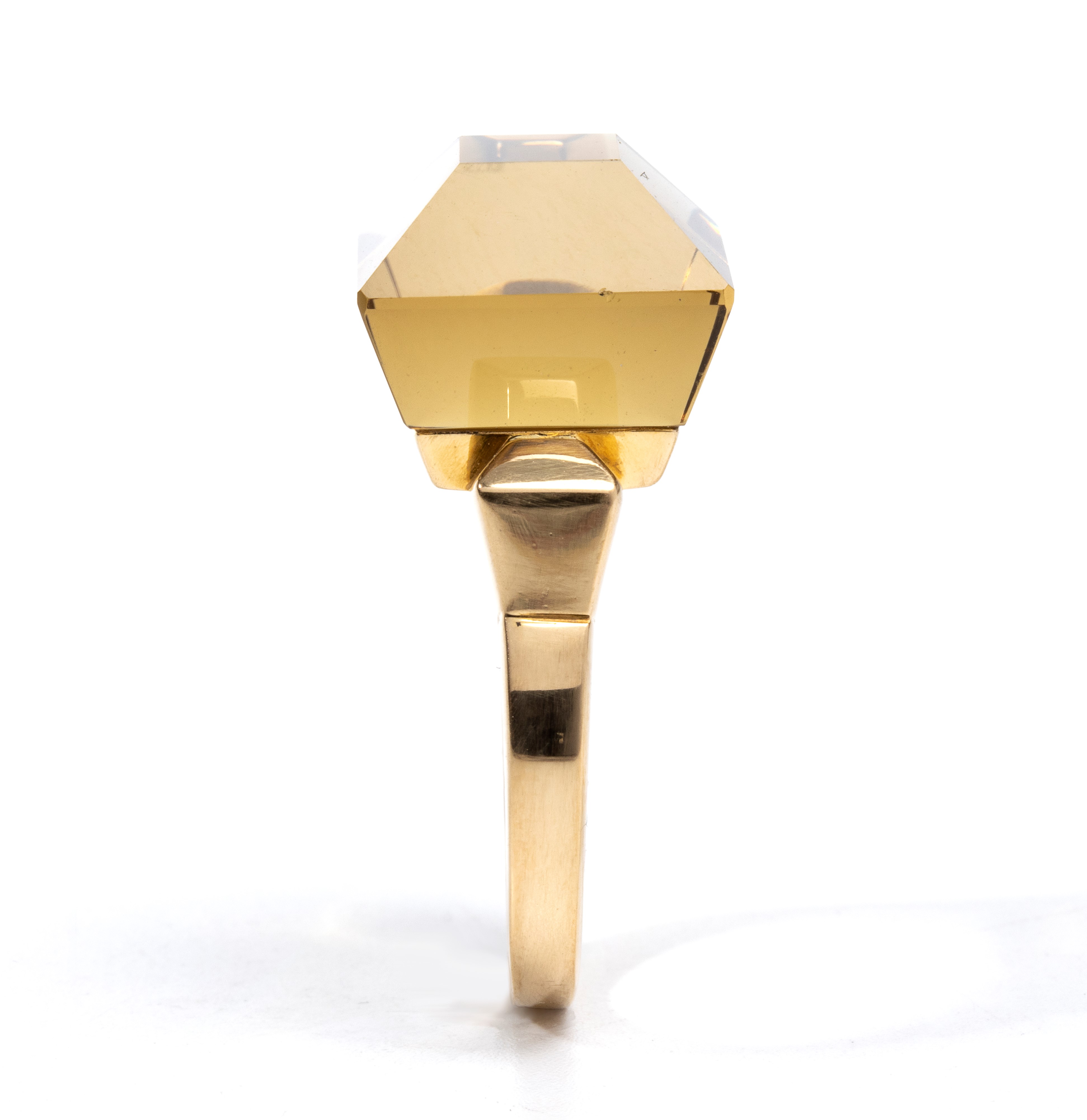 Gucci - Anello in oro giallo 18 kt con quarzo fumé