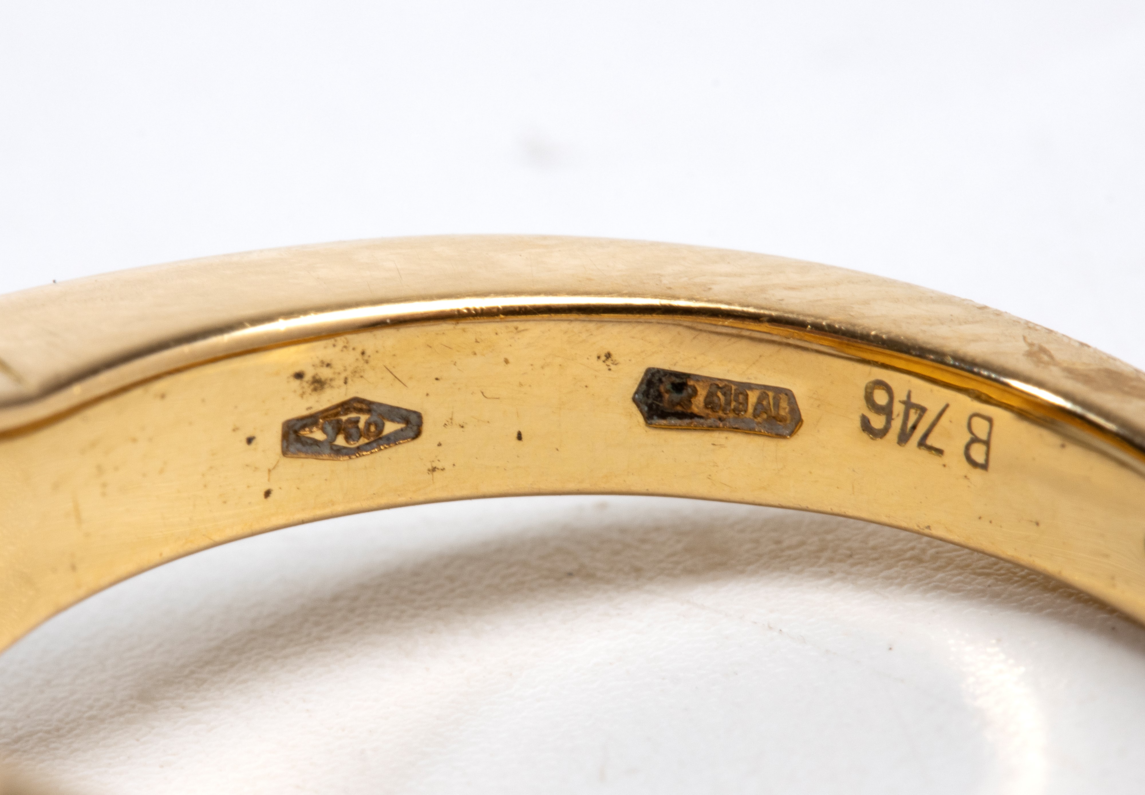 Gucci - Anello in oro giallo 18 kt con quarzo fumé