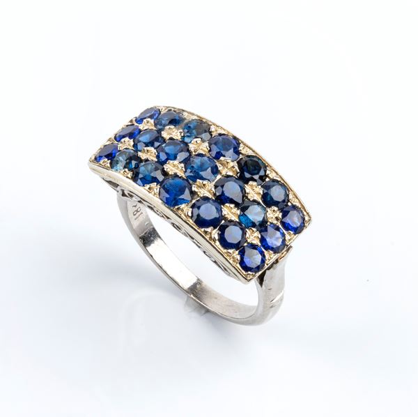 Anello a fascia in oro e zaffiri