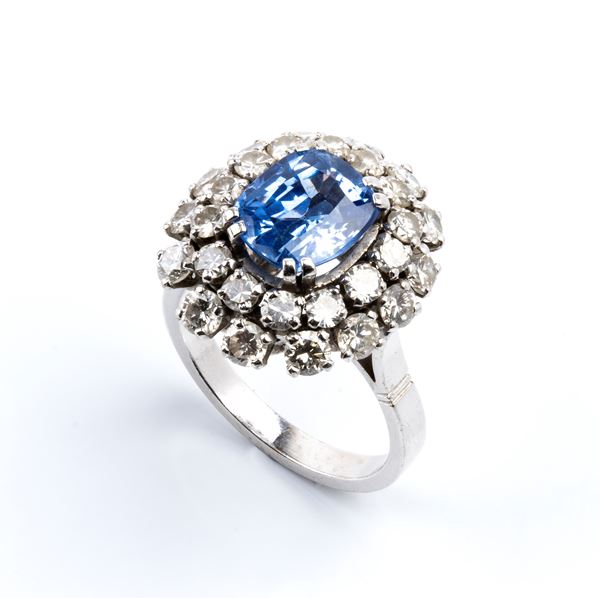 Anello in oro con diamanti e zaffiro Ceylon