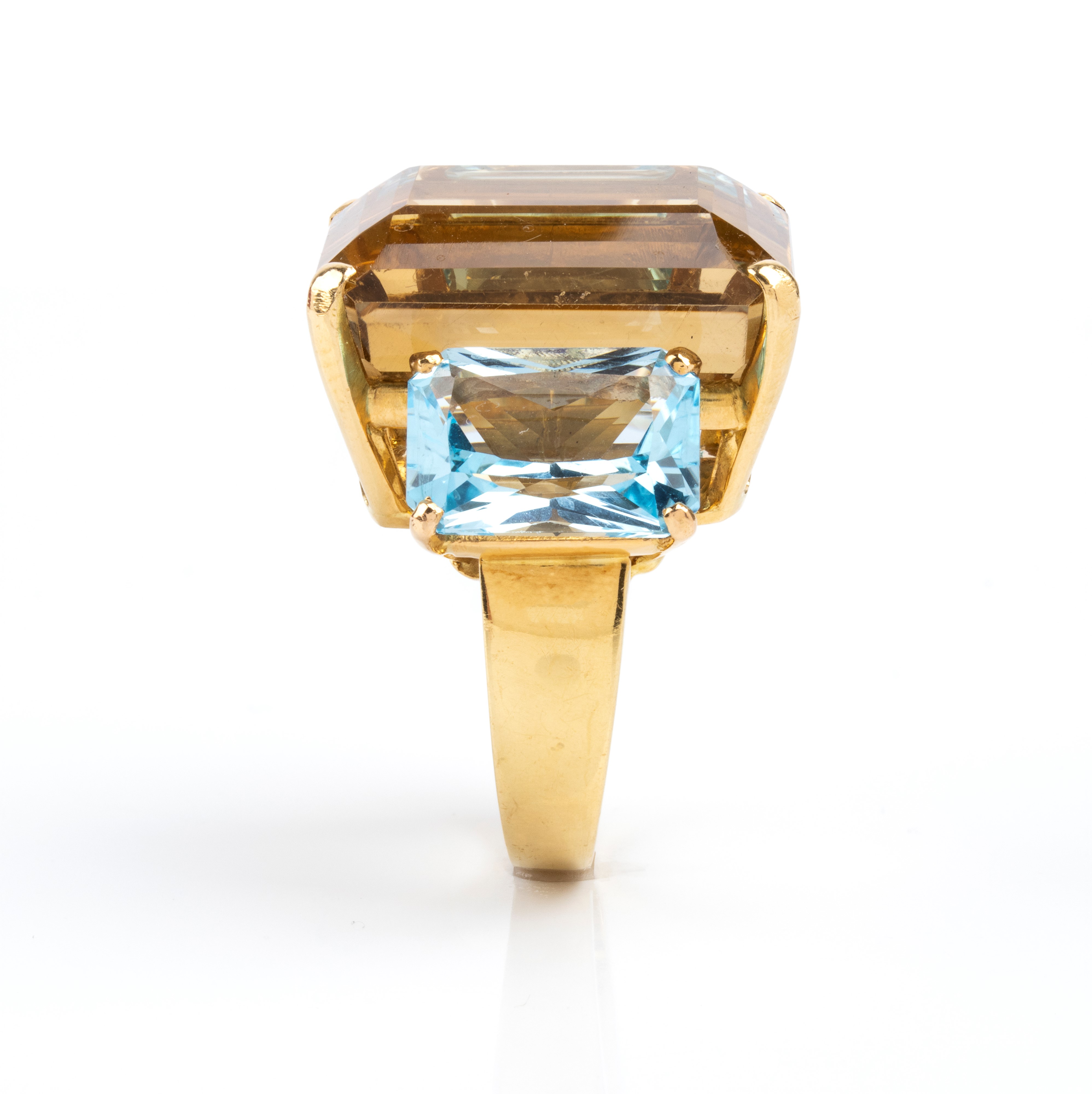 Anello a fascia in oro 18k con quarzo fumé e coppia di topazi azzurri
