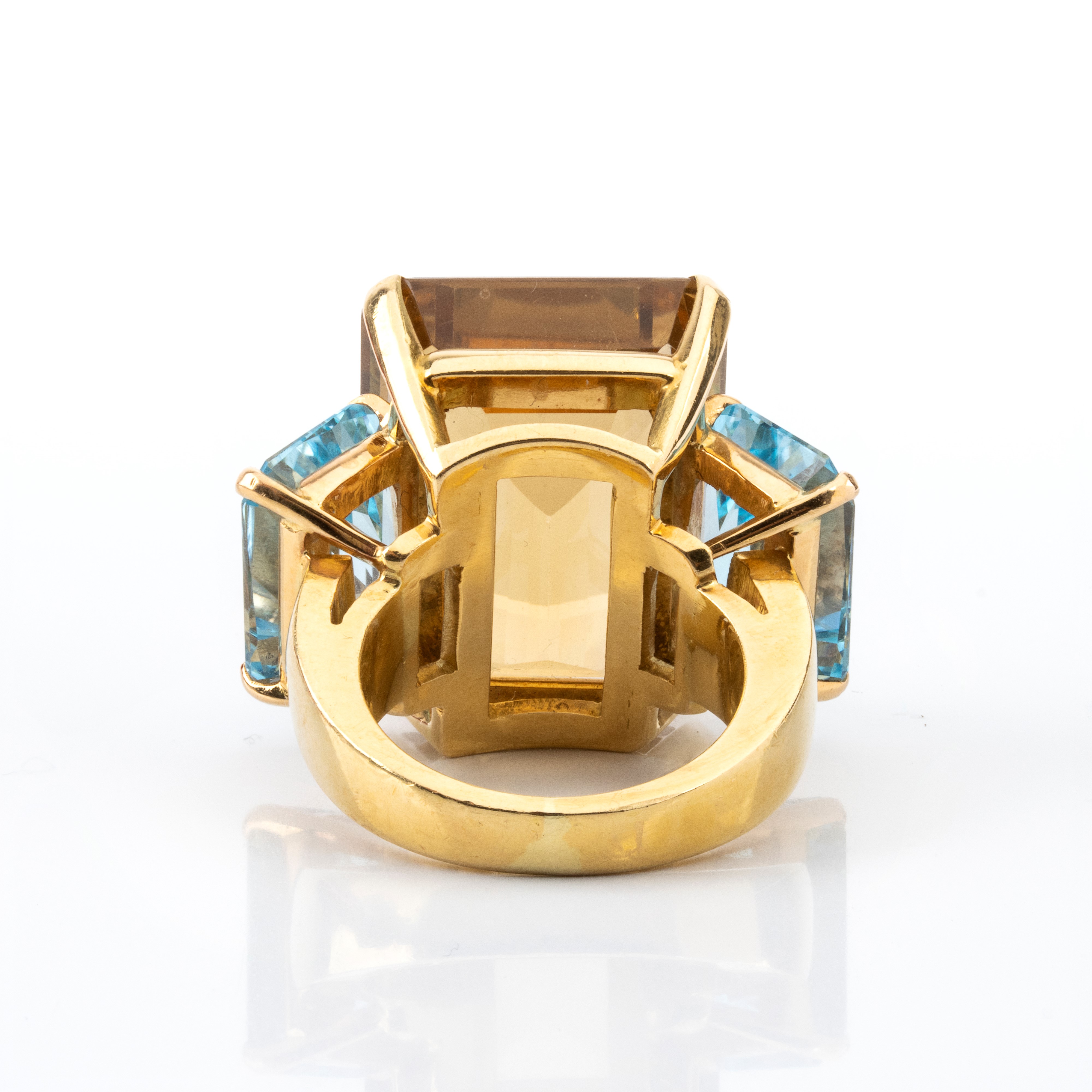 Anello a fascia in oro 18k con quarzo fumé e coppia di topazi azzurri