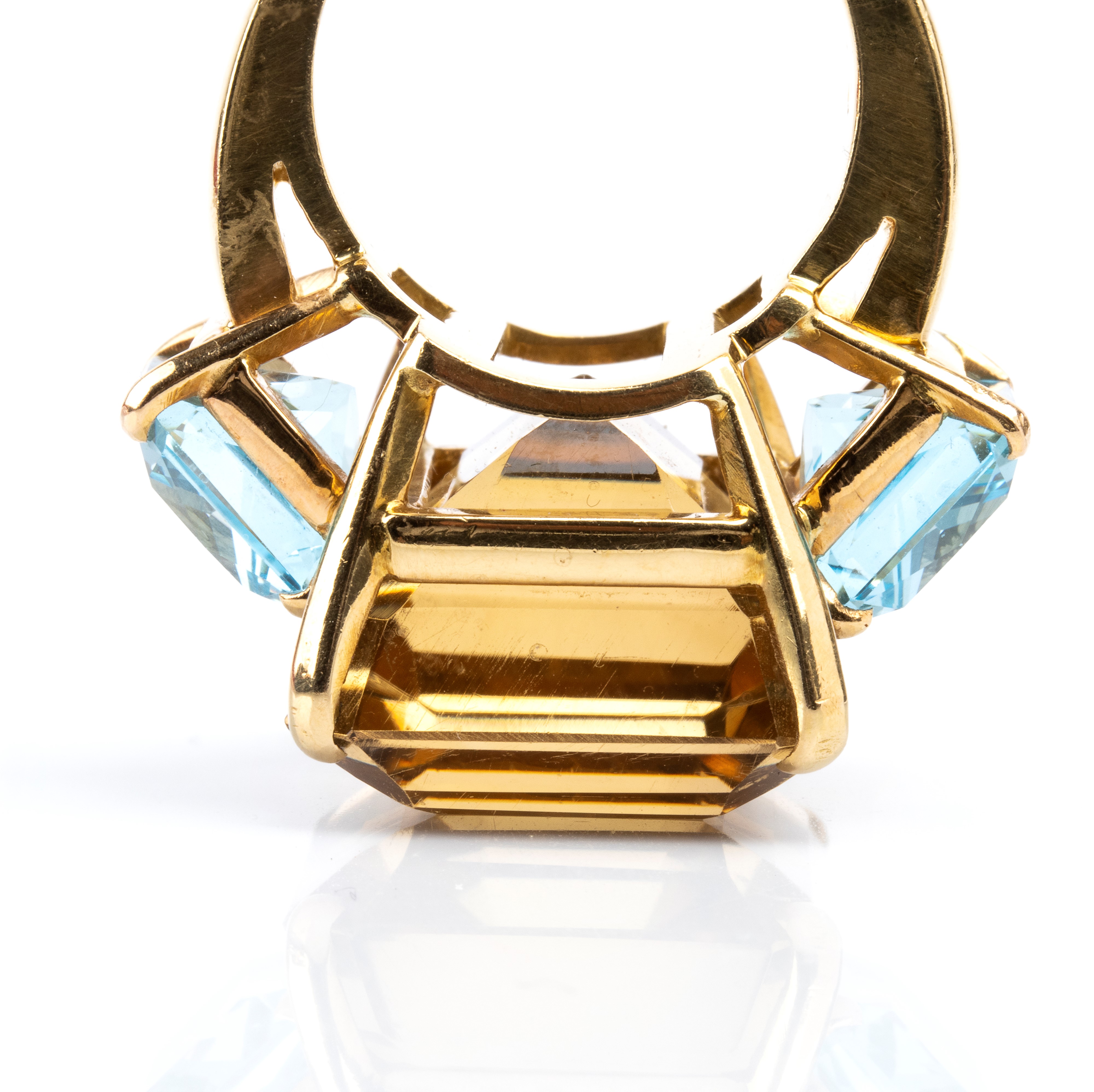 Anello a fascia in oro 18k con quarzo fumé e coppia di topazi azzurri