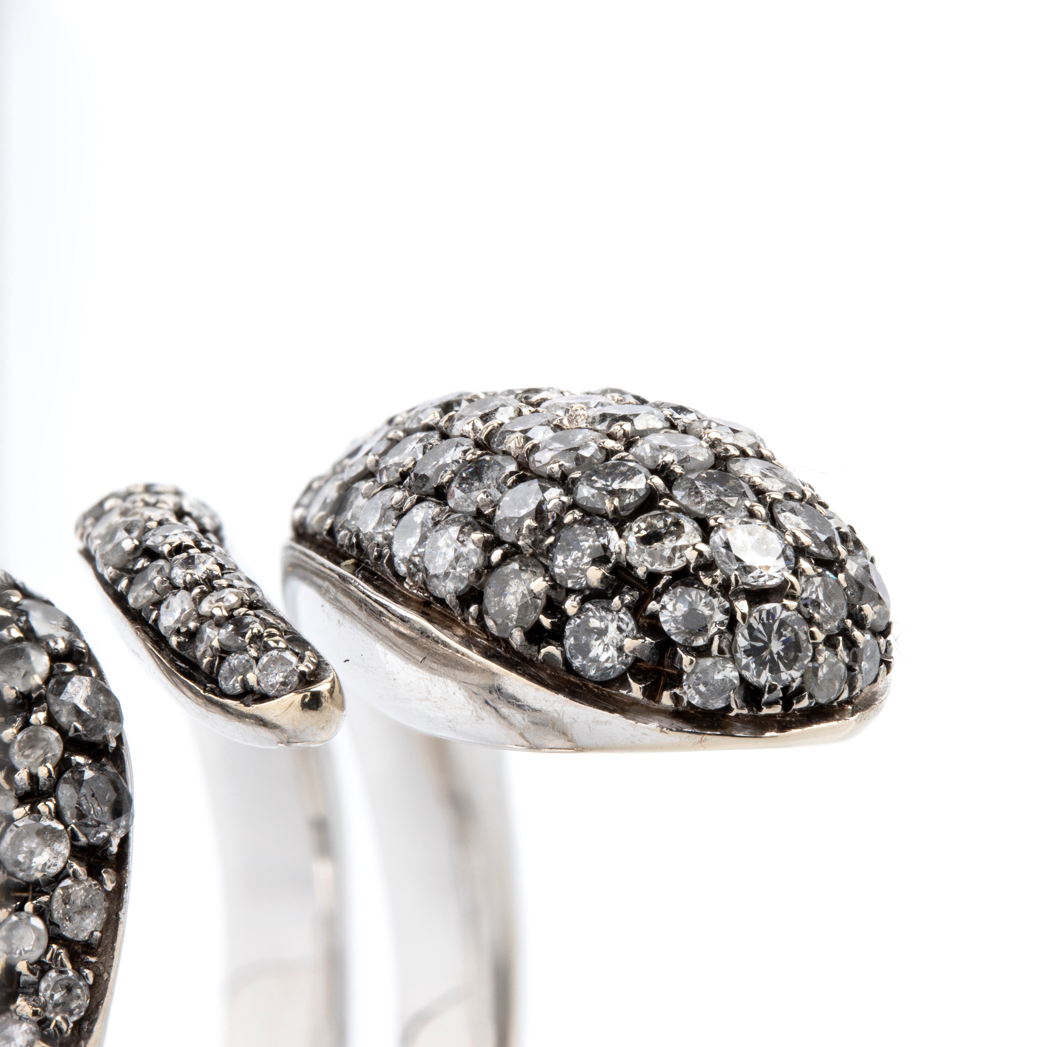 Dada Arrigoni - Anello a serpente in oro bianco 18k con diamanti in pavé