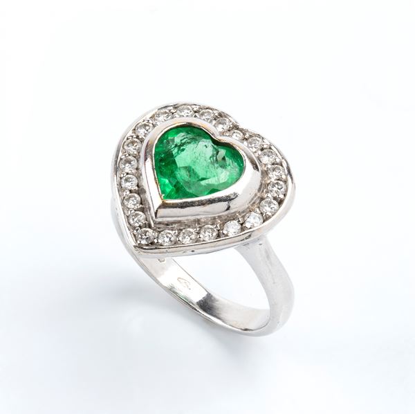 Anello in oro con smeraldo e diamanti