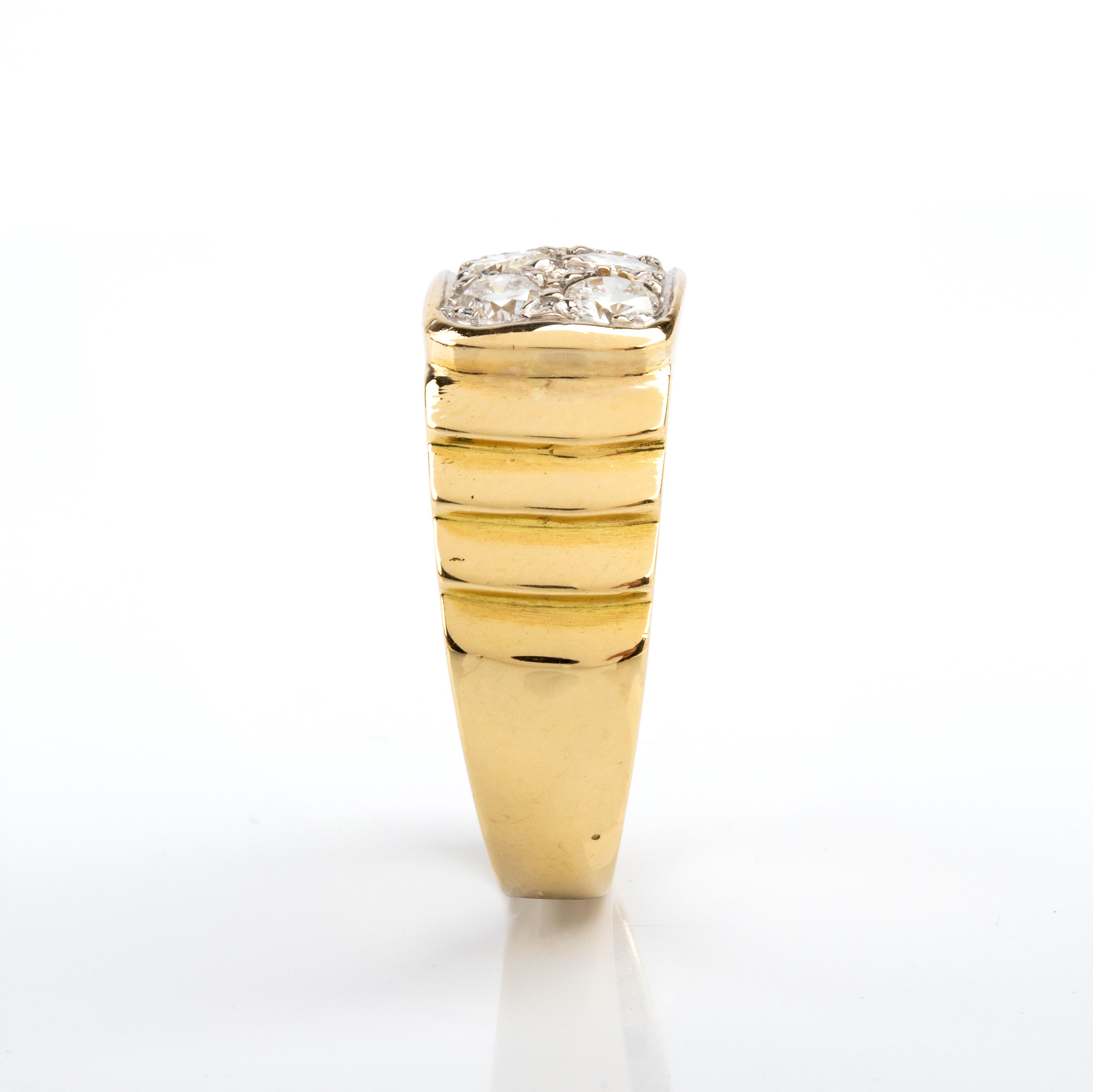 Anello a fascia in oro giallo 18k con pavé di diamanti