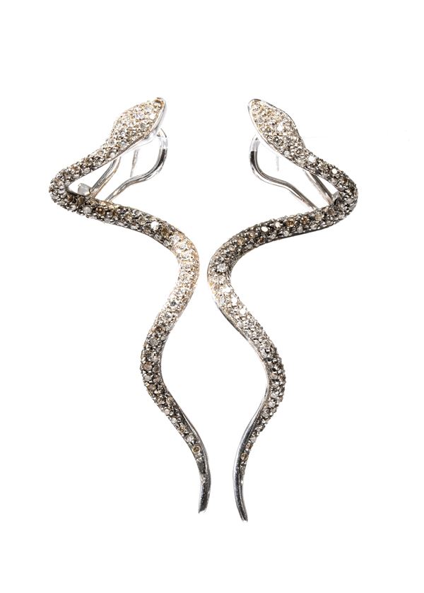 Orecchini a forma di serpente in oro e diamanti