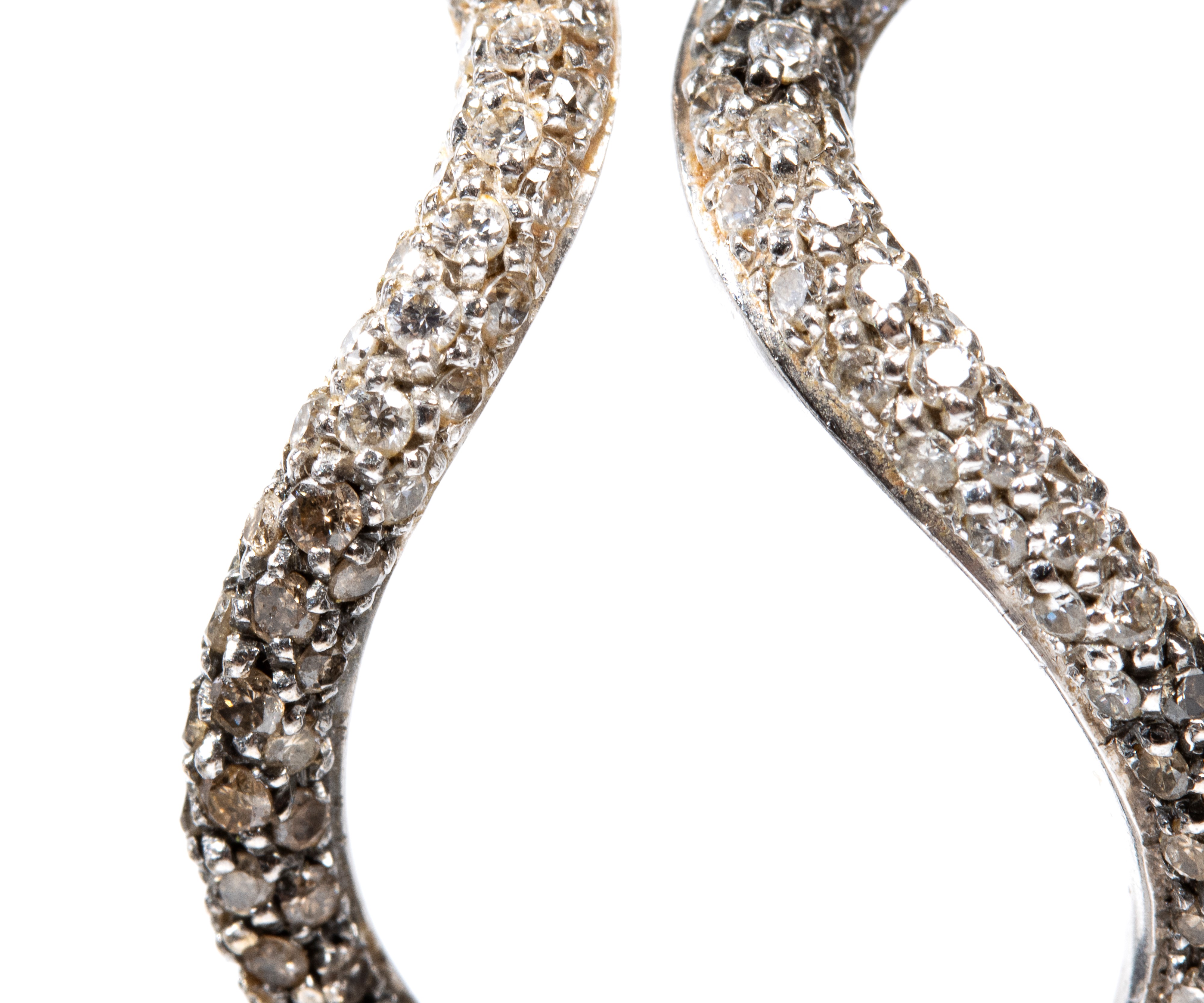 Orecchini a forma di serpente, oro bianco 18k e diamanti (pavé)
