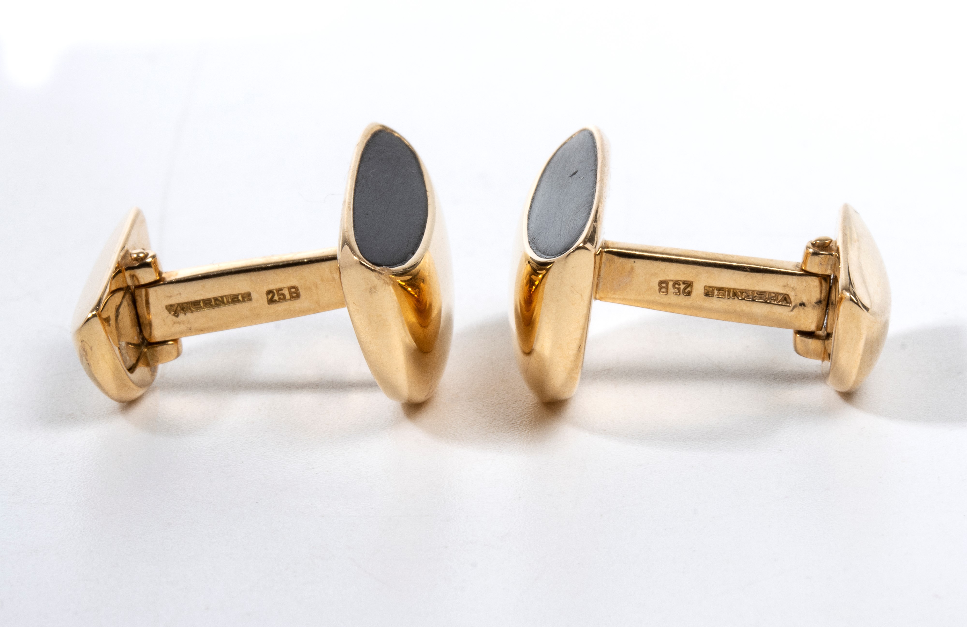 Vhernier - Gemelli in oro giallo 18k con diaspro nero