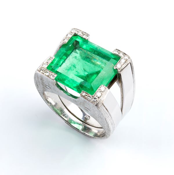 FIORETTI - Emerald diamond gold band ring 