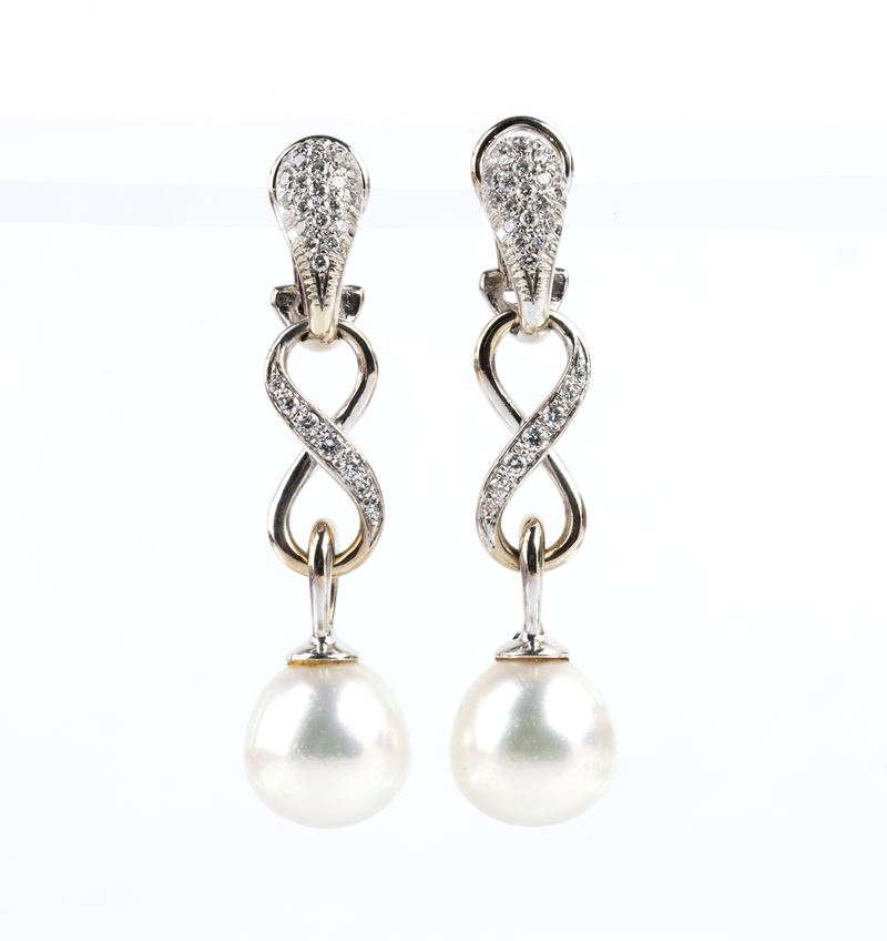 Orecchini in oro bianco 18k con perle Australiane e diamanti
