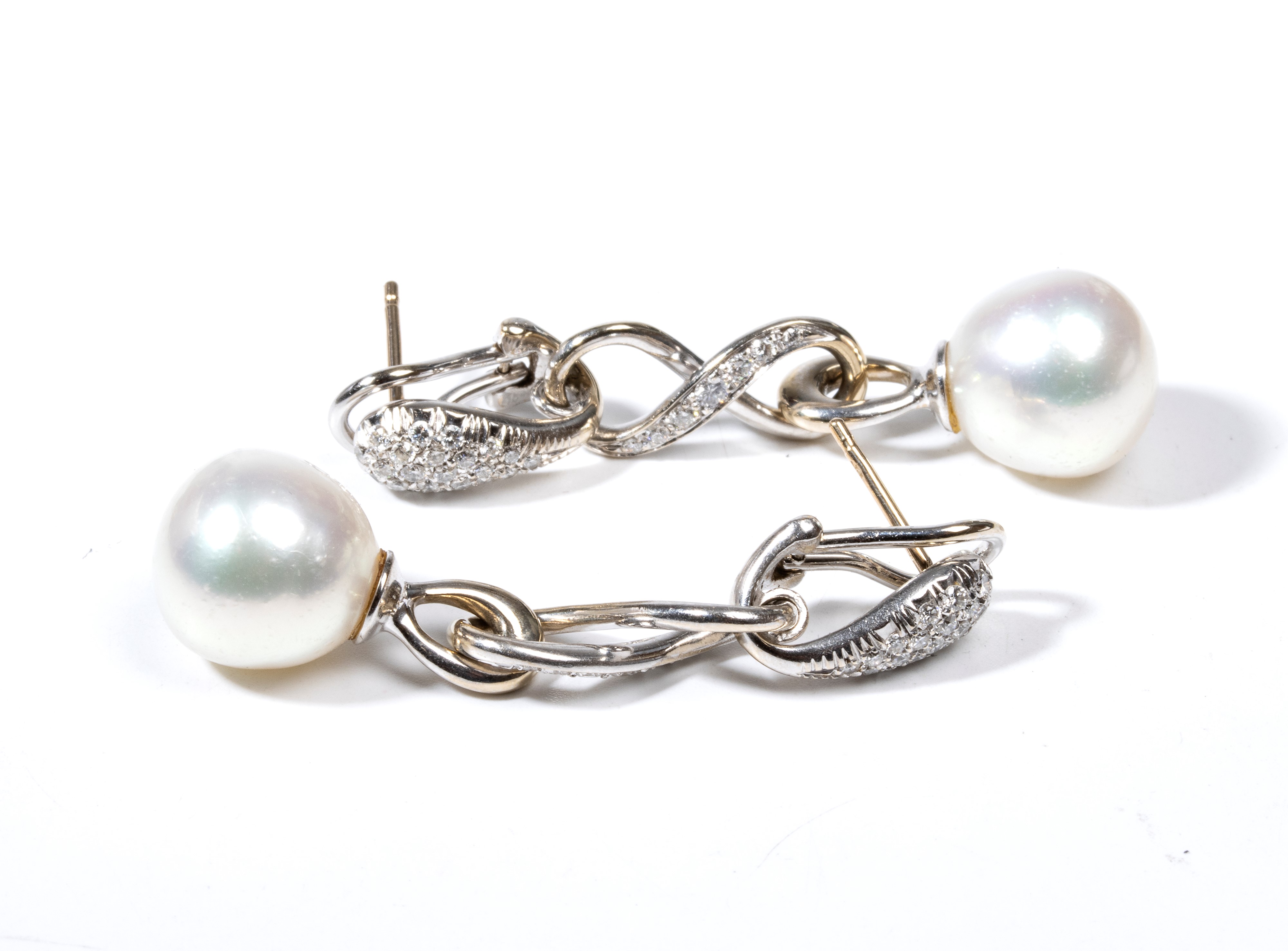 Orecchini in oro bianco 18k con perle Australiane e diamanti