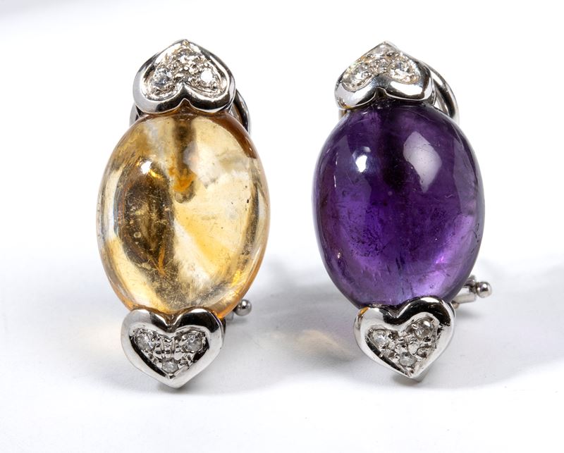 Orecchini in oro bianco 18k con diamanti e cabochon di ametista e quarzo citrino