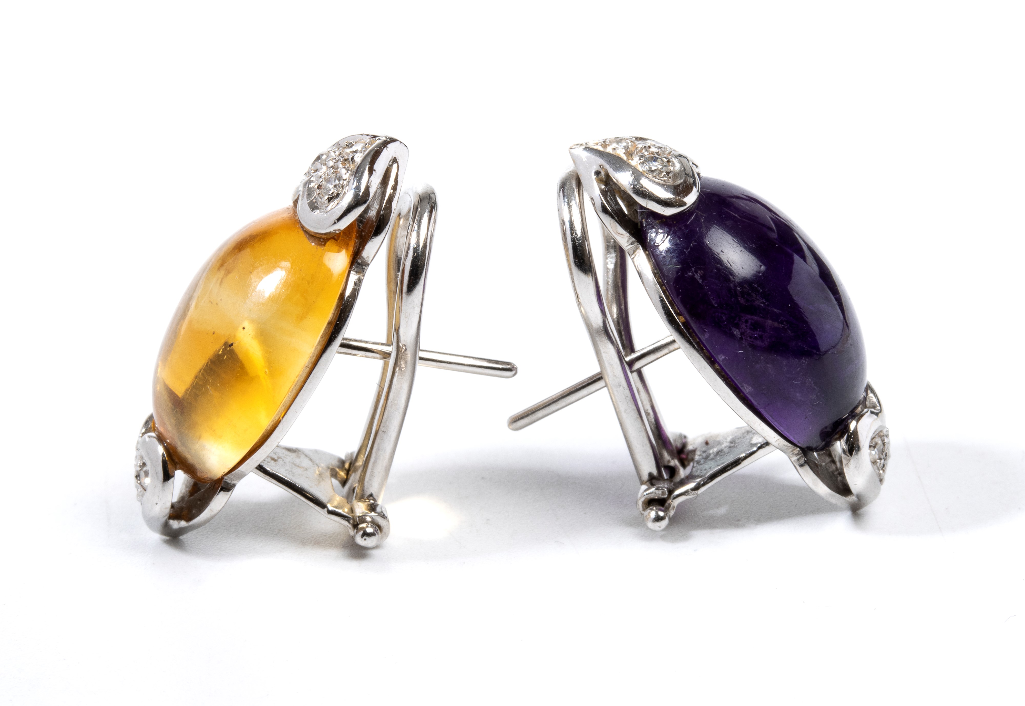 Orecchini in oro bianco 18k con diamanti e cabochon di ametista e quarzo citrino