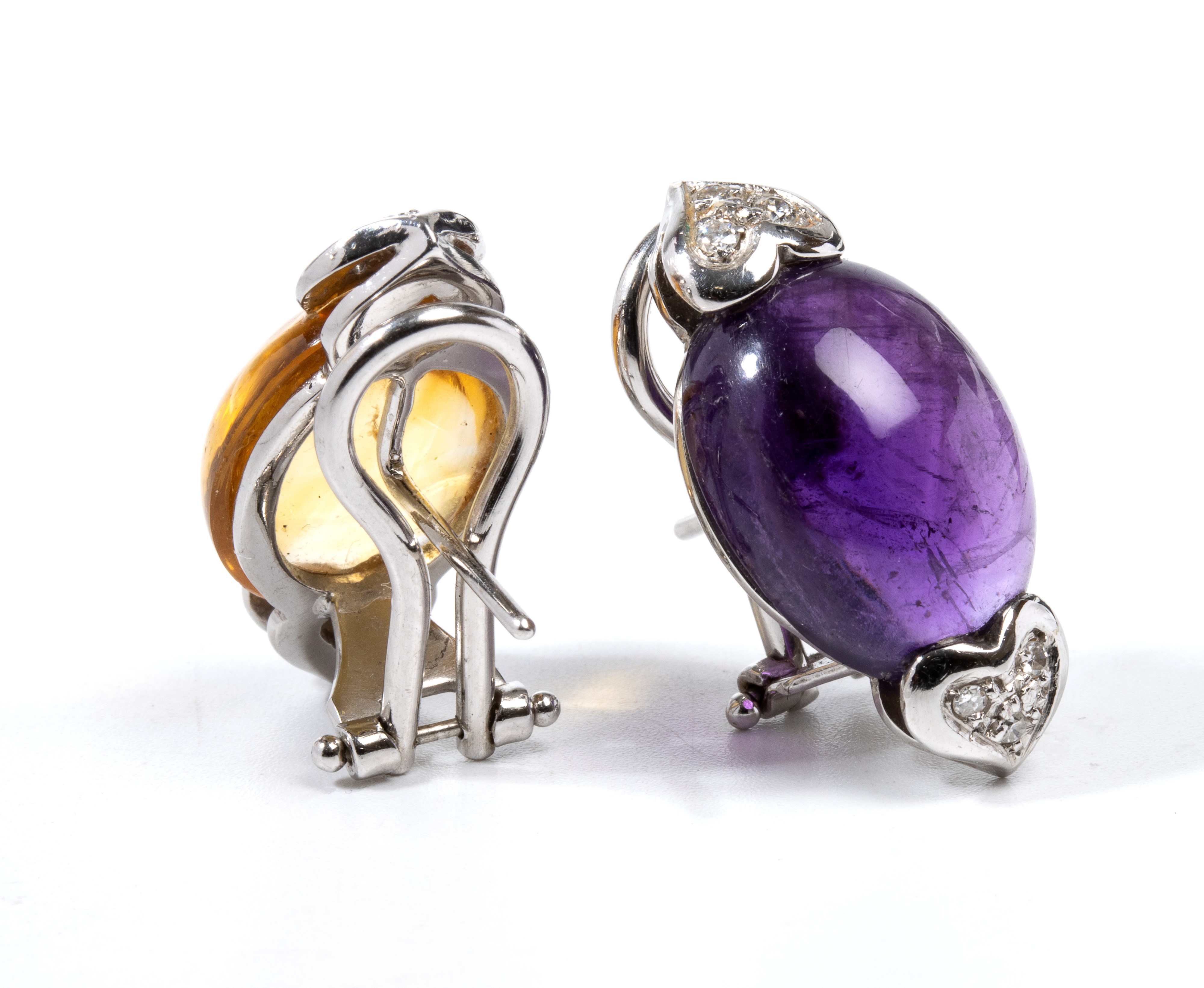 Orecchini in oro bianco 18k con diamanti e cabochon di ametista e quarzo citrino