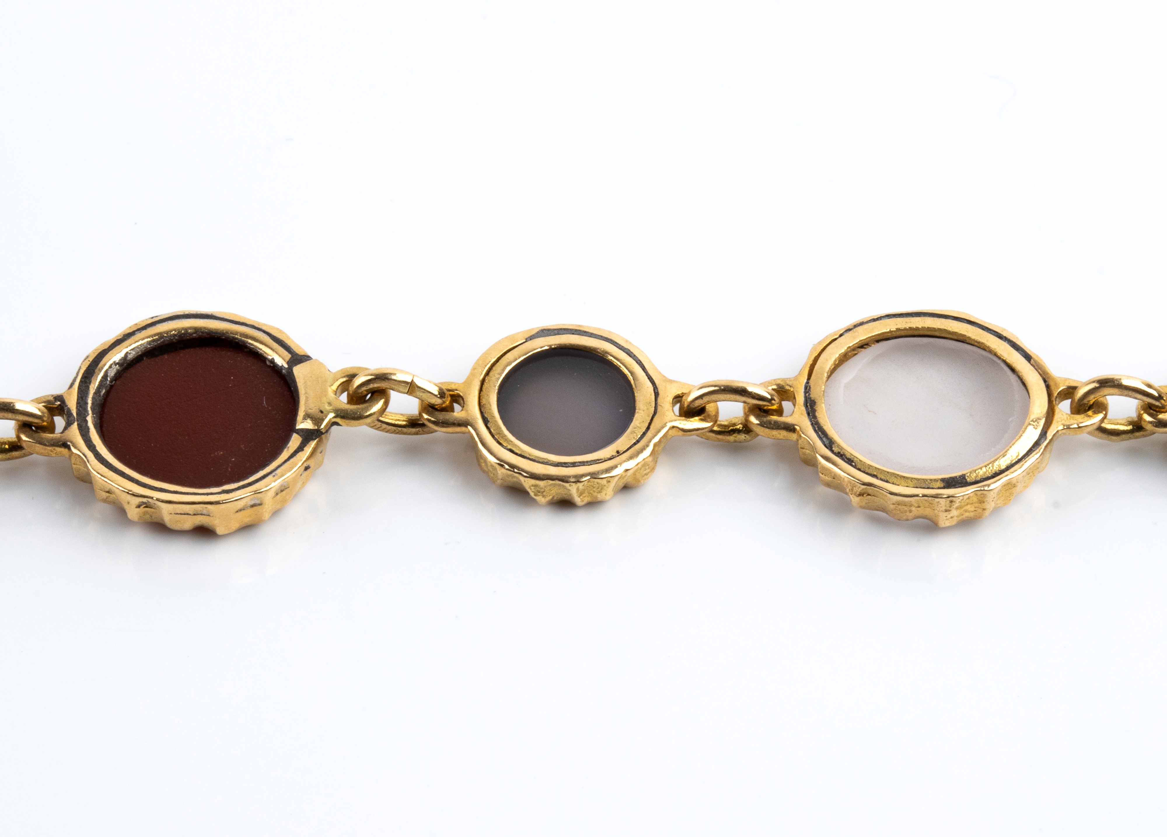 Collana in oro giallo 18k e paste vitree policrome a maglie geometriche