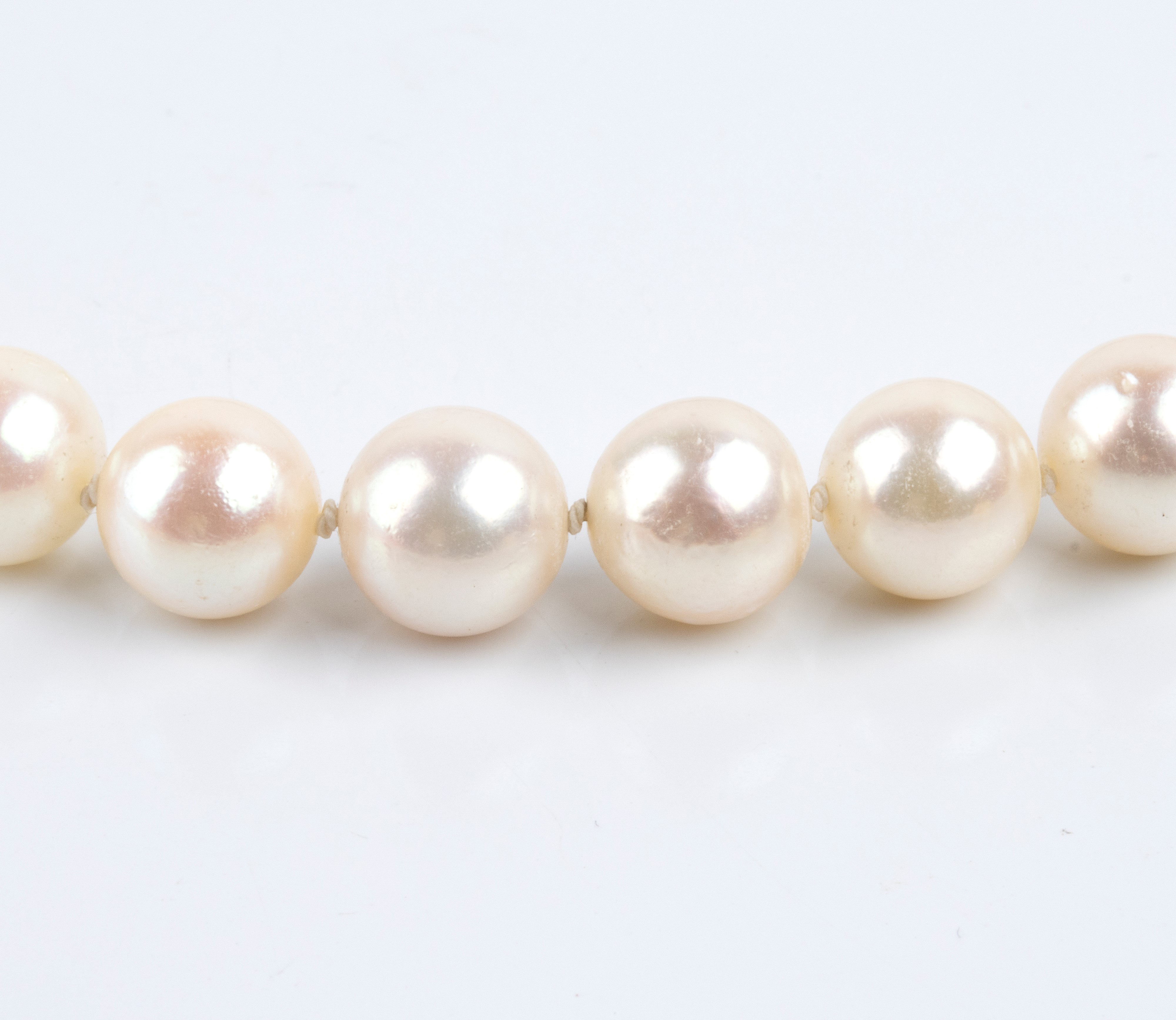 Collana di perle coltivate, fermaglio in oro bianco 18 k con diamanti (pavé)