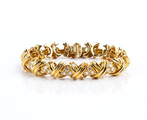 TIFFANY &amp; CO.&#174; - Collezione: "Signature X". Bracciale in oro giallo e diamanti