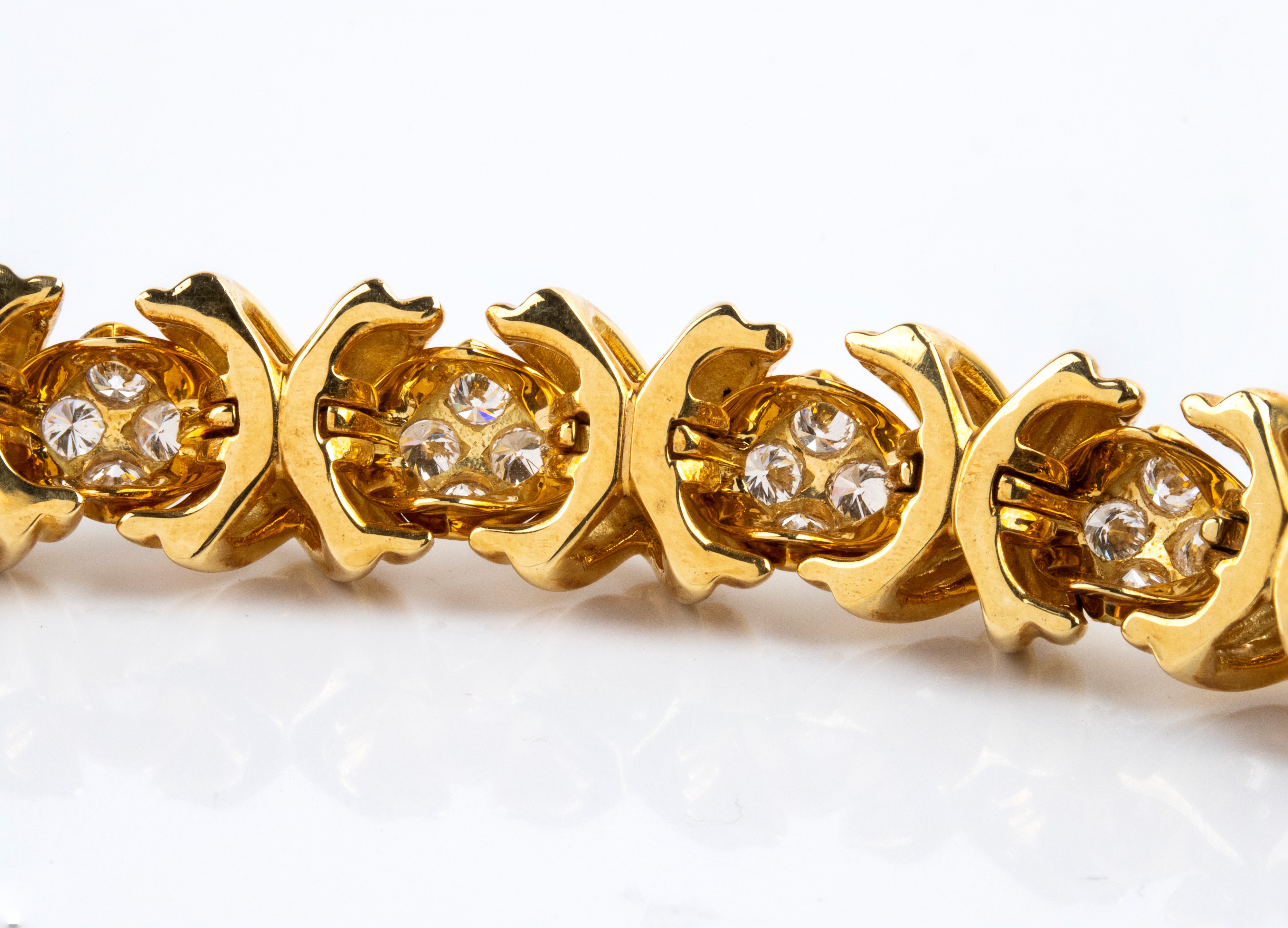 Tiffany & Co.® - Bracciale in oro giallo 18 kt con diamanti, motivo geometrico intrecciato