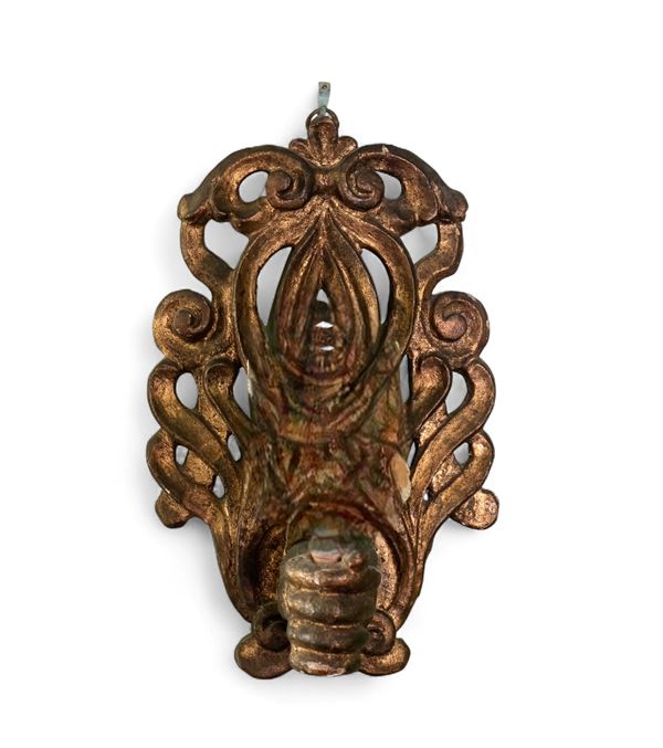 Coppia di applique italiane in legno intagliato e dorato