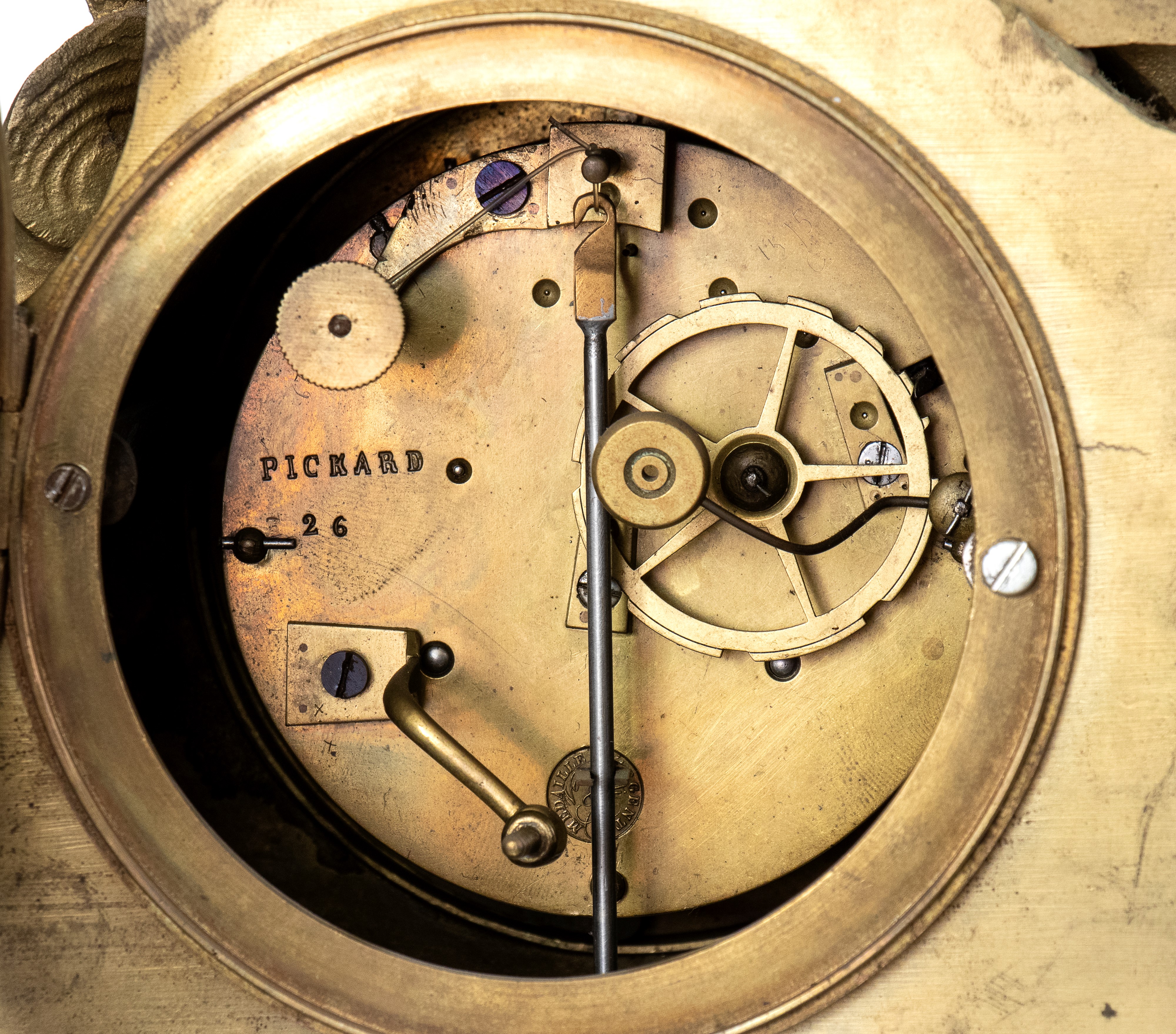 Vincent & Cie - Orologio da tavolo in bronzo dorato con quadrante in smalto bianco