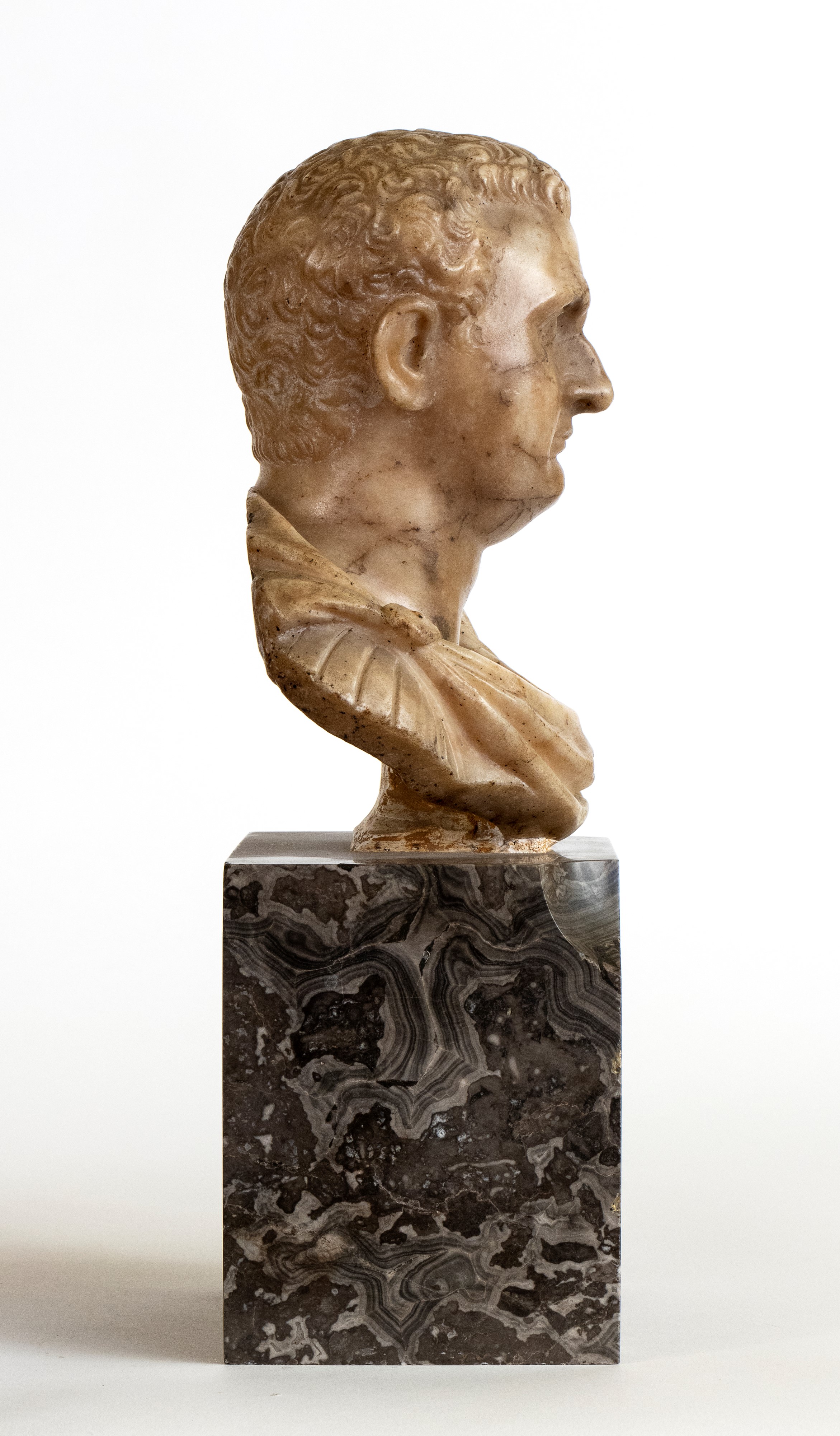 Busto di imperatore romano in marmo giallo antico, Roma, primo quarto del XVIII secolo