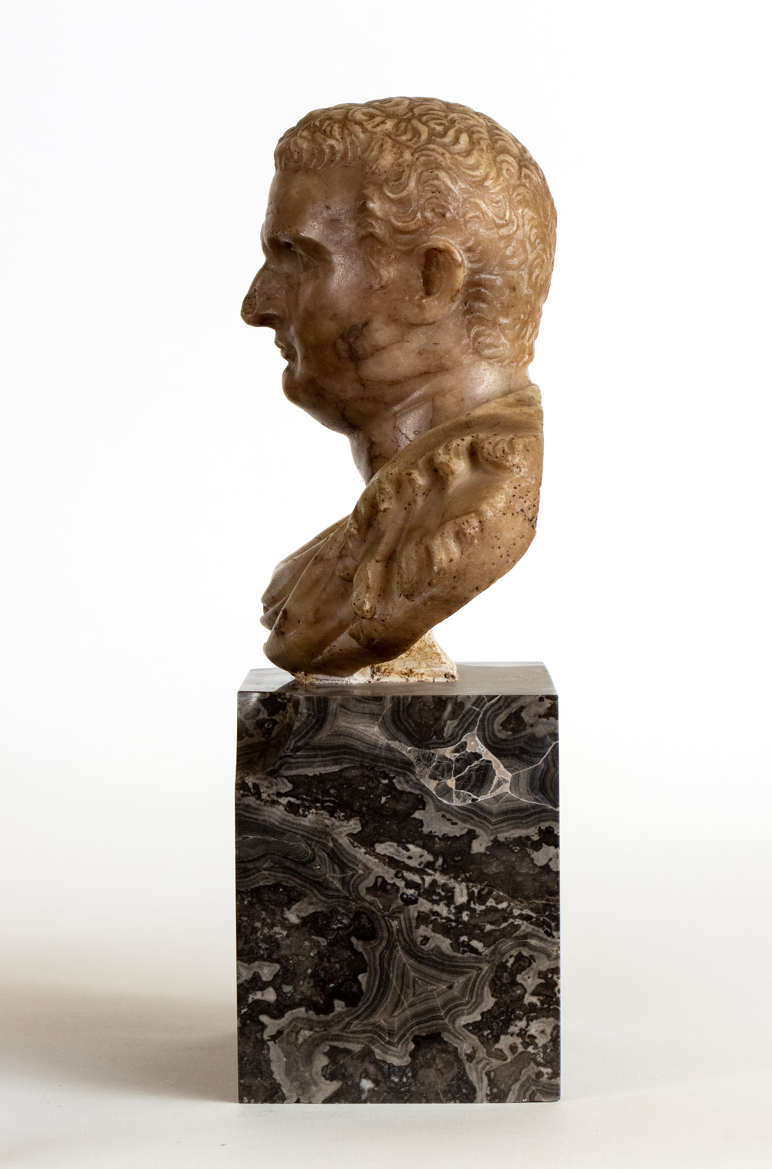 Busto di imperatore romano in marmo giallo antico, Roma, primo quarto del XVIII secolo