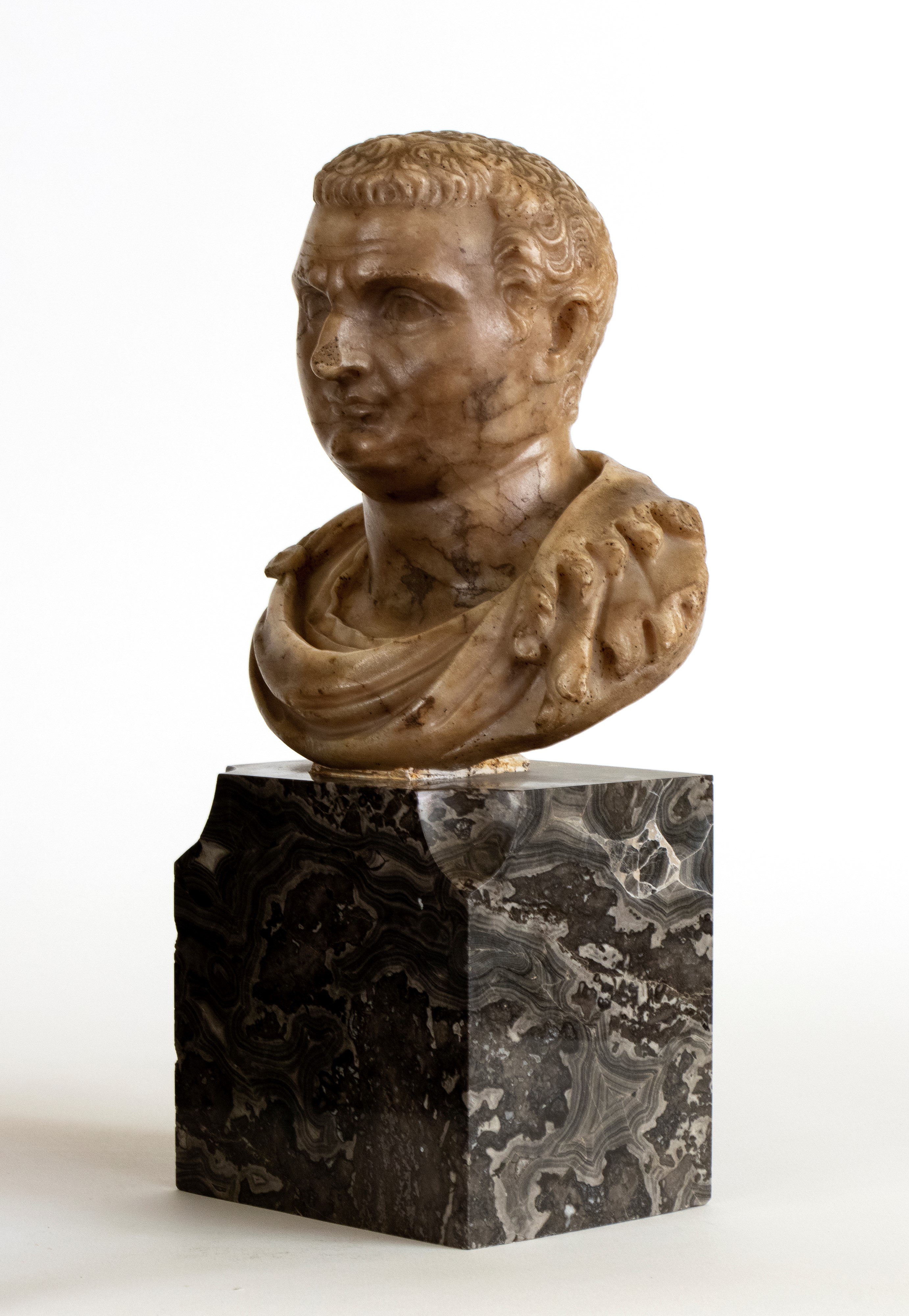 Busto di imperatore romano in marmo giallo antico, Roma, primo quarto del XVIII secolo