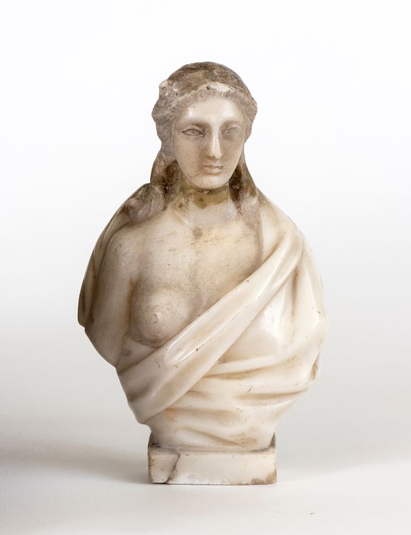 Busto femminile in marmo bianco