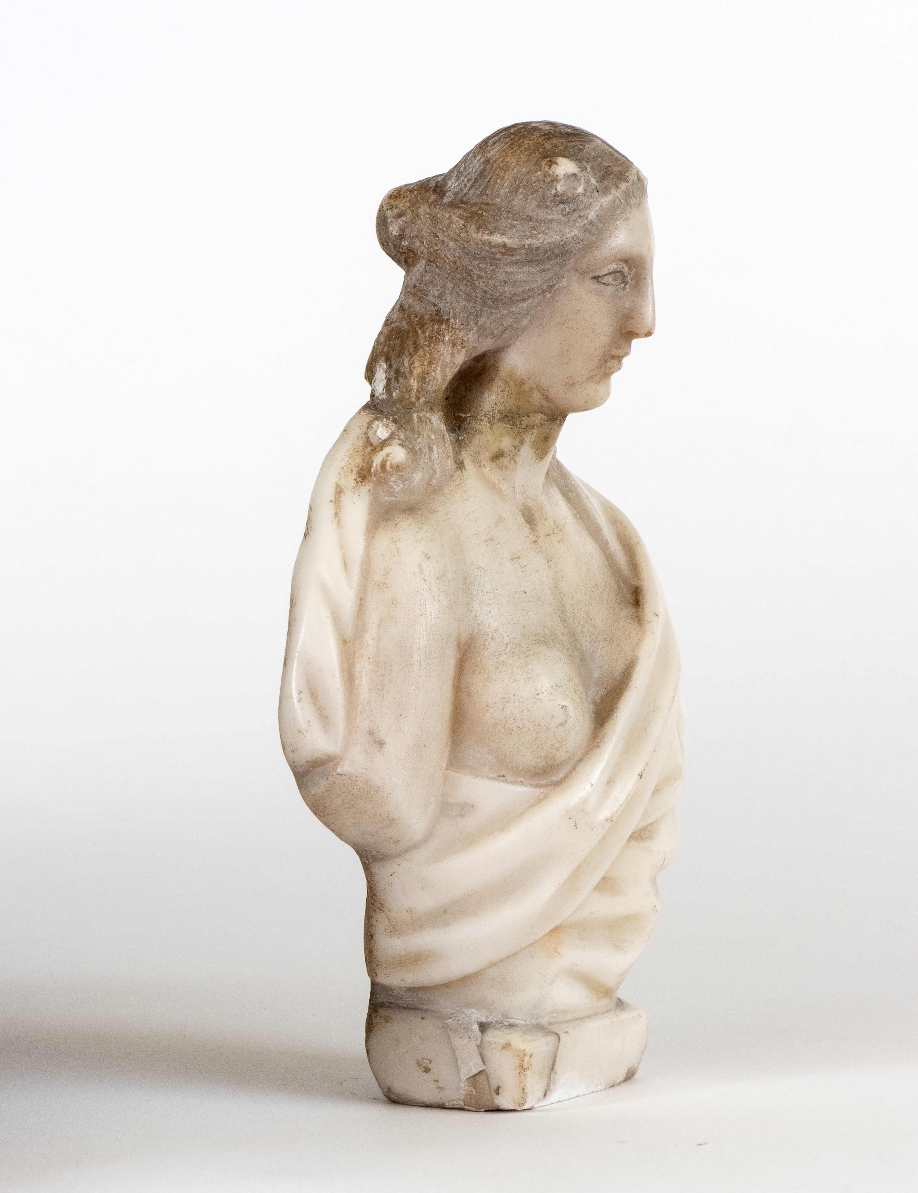 Busto femminile in marmo bianco, Italia centrale, XIX secolo