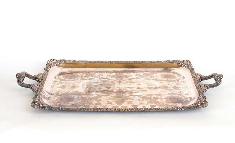 Old Sheffield Plate, Vassoio rettangolare con bordi rococò revival e incisioni floreali