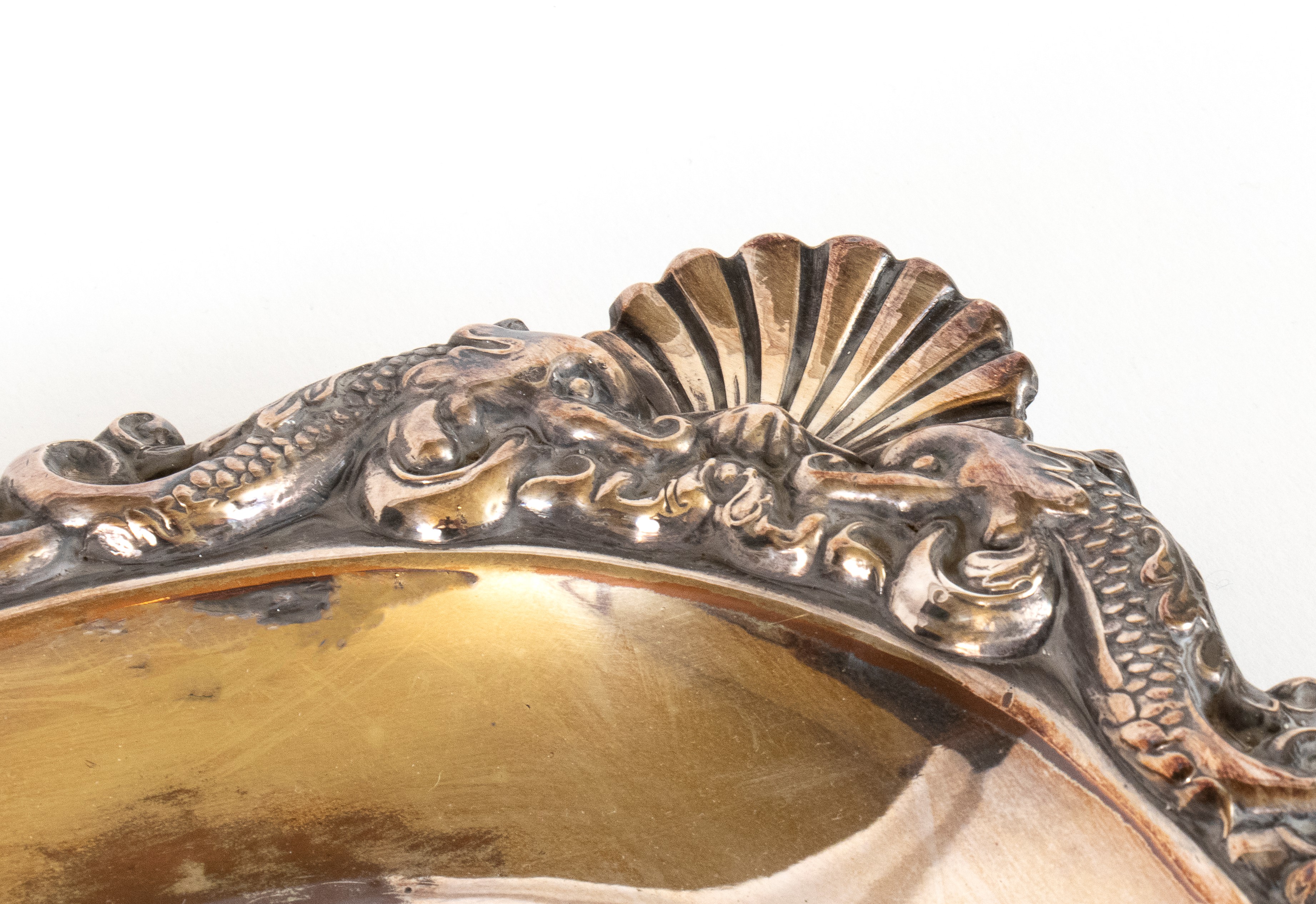 Old Sheffield Plate, Vassoio rettangolare con bordi rococò revival e incisioni floreali