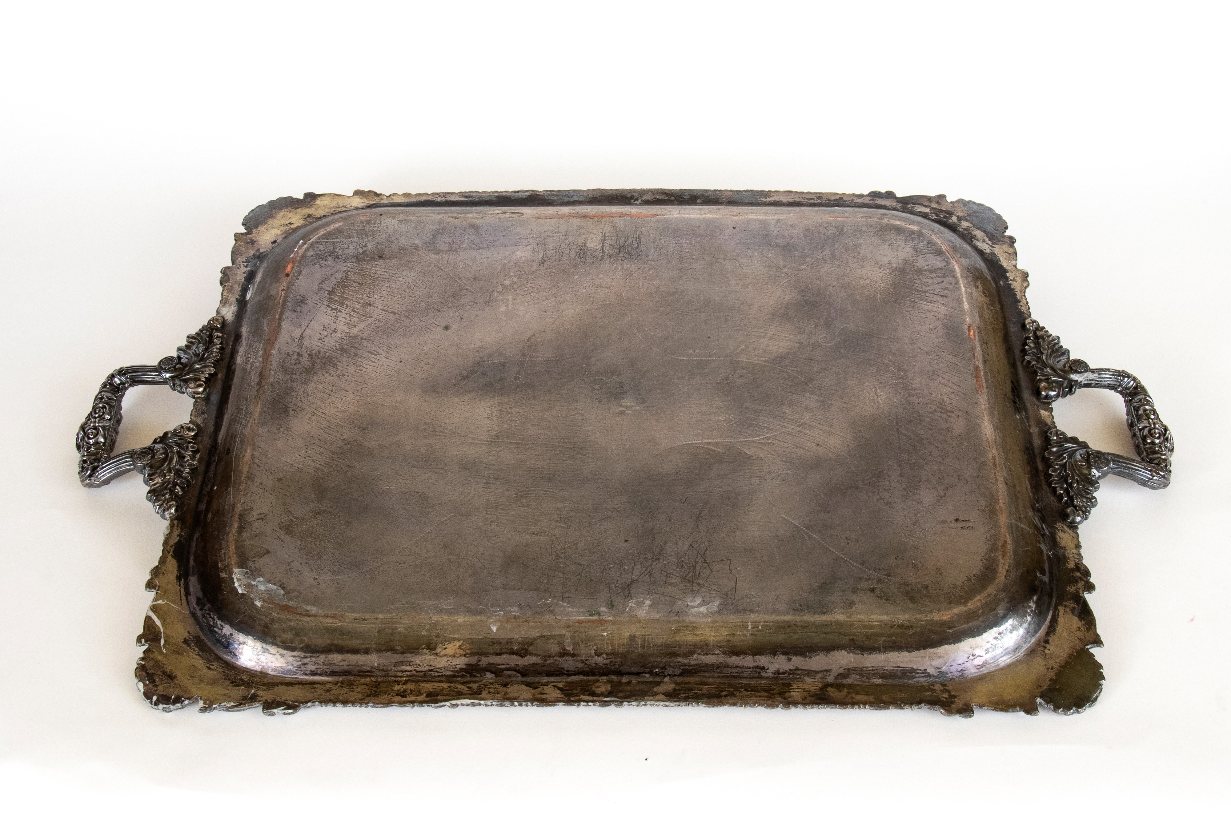 Old Sheffield Plate, Vassoio rettangolare con bordi rococò revival e incisioni floreali