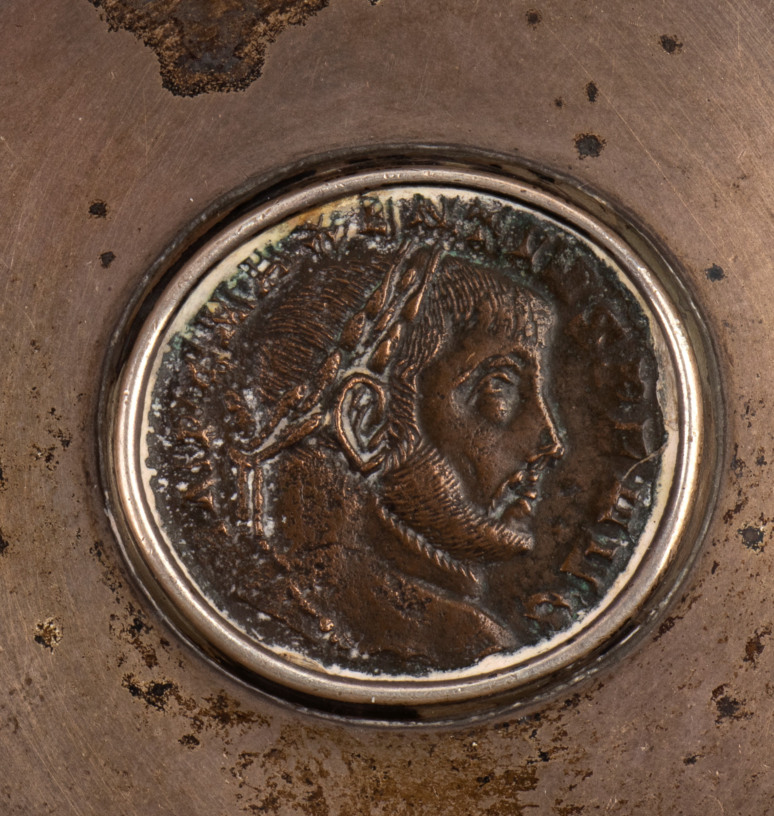 Bulgari - Cestino in argento con incastonatura di Follis di Massenzio (306–312 d.C.)