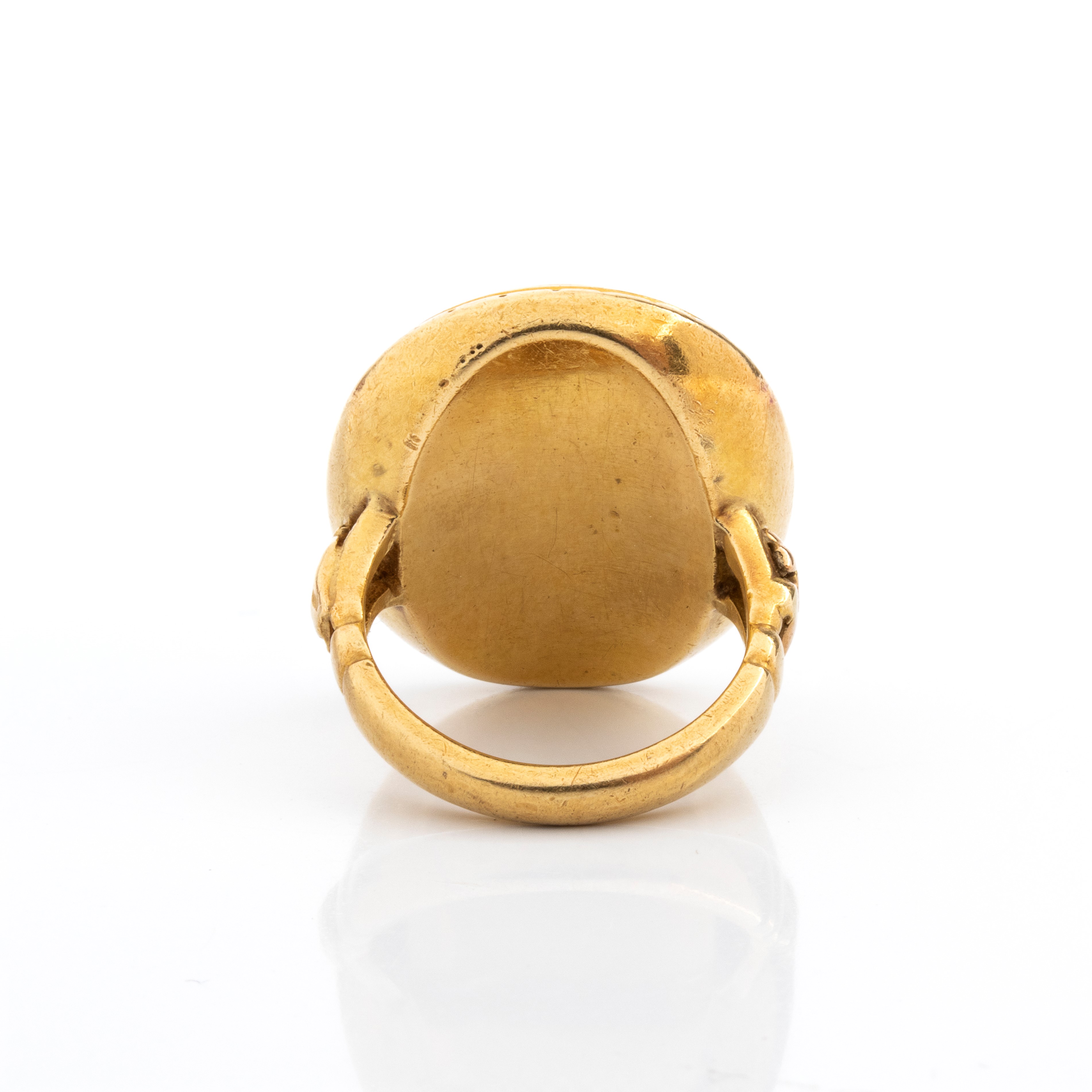 Anello in oro giallo 18k con sigillo nobiliare e stemma araldico