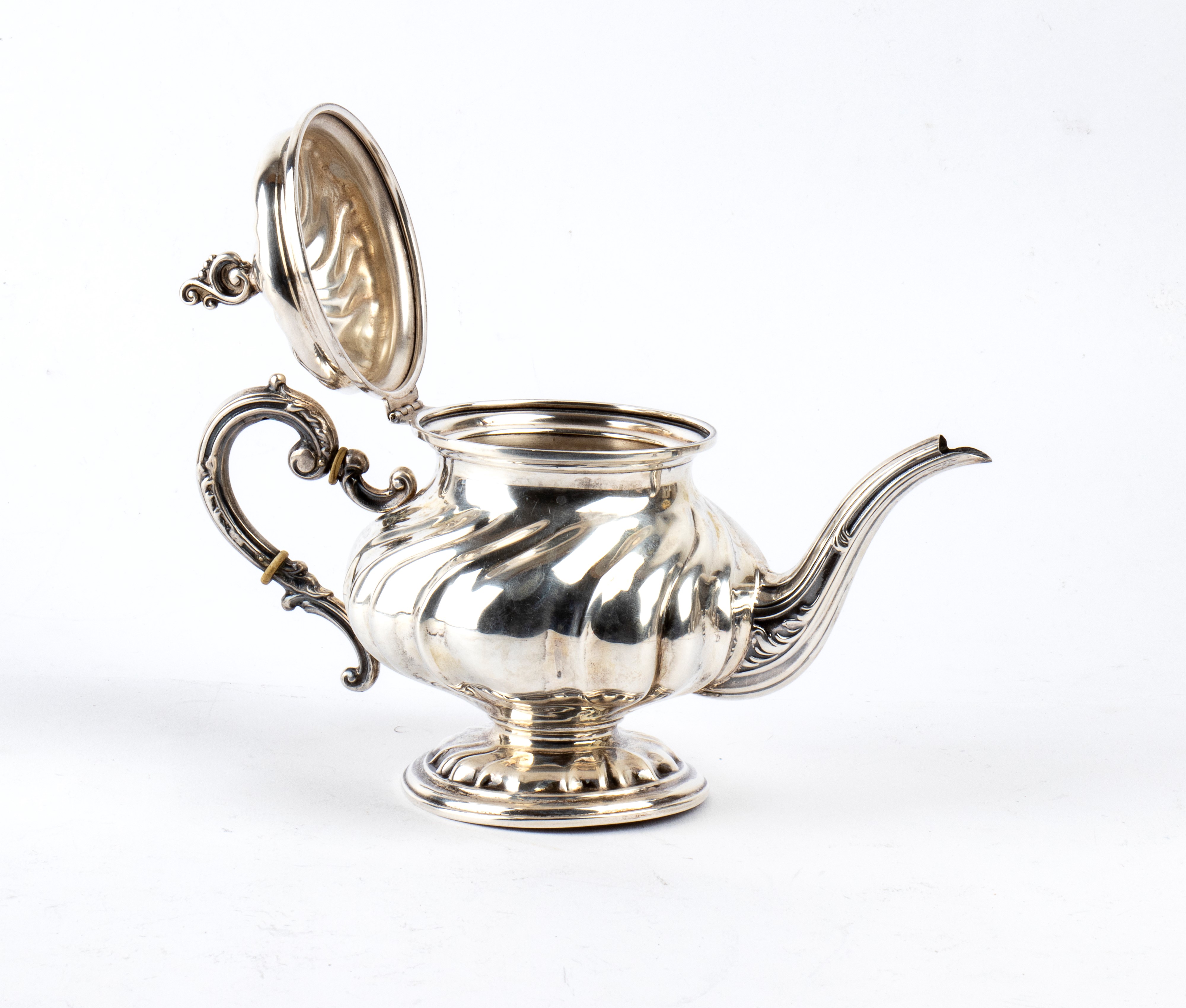 Servizio da tè e caffè italiano, argento 800/1000, vassoio e caffettiera con distanziatori in oss...