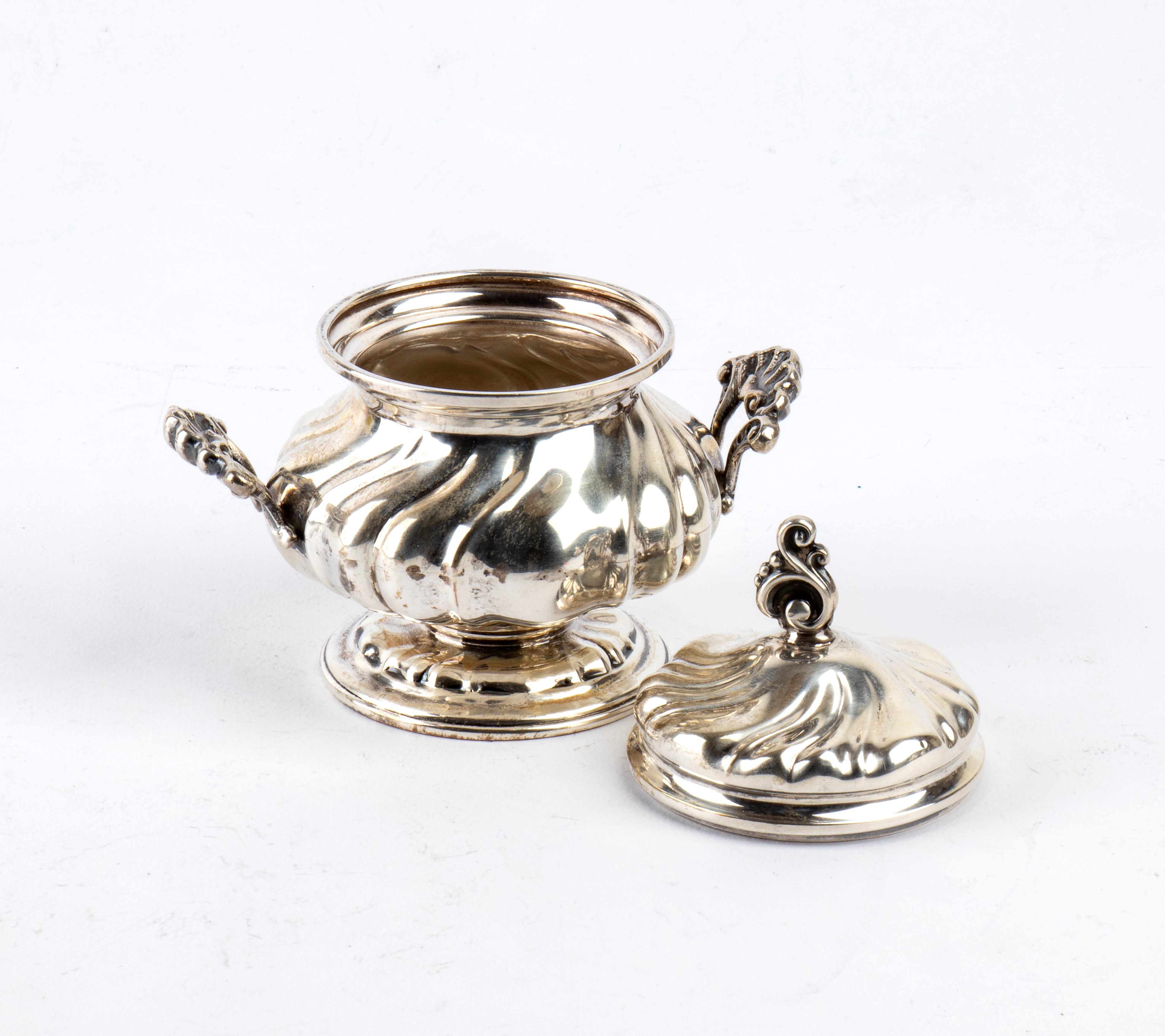 Servizio da tè e caffè italiano, argento 800/1000, vassoio e caffettiera con distanziatori in oss...