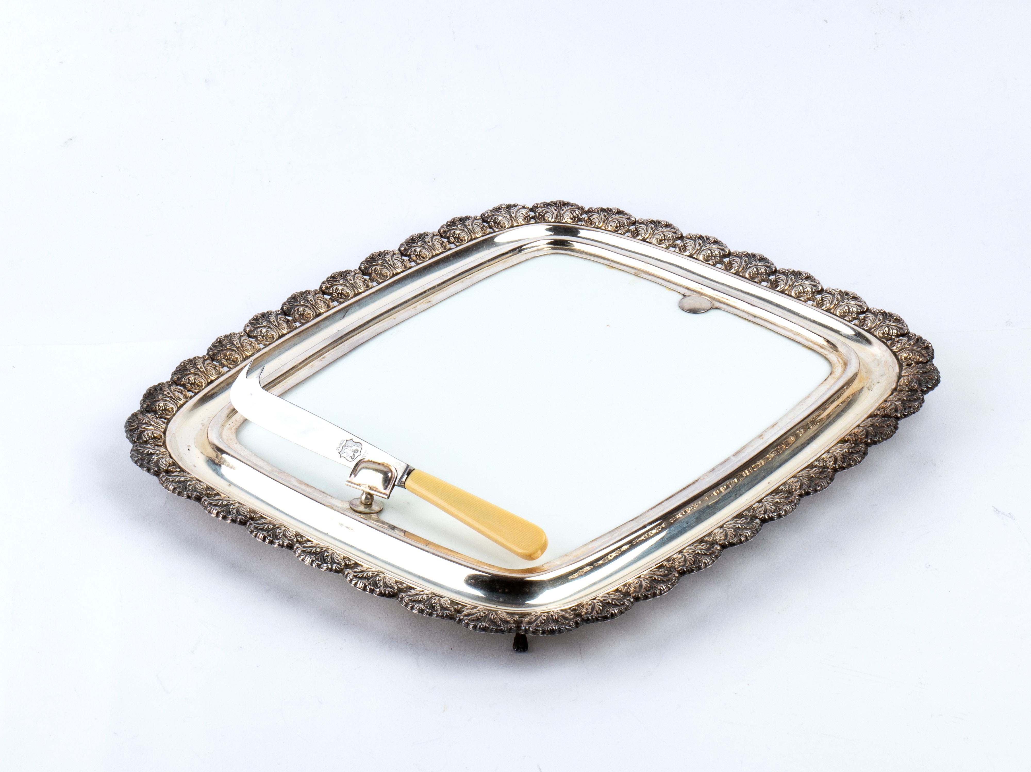 Set italiano da tavola, argento 800/1000, vassoio, saliera e pepiera, zuccheriera, oliera e aceti...