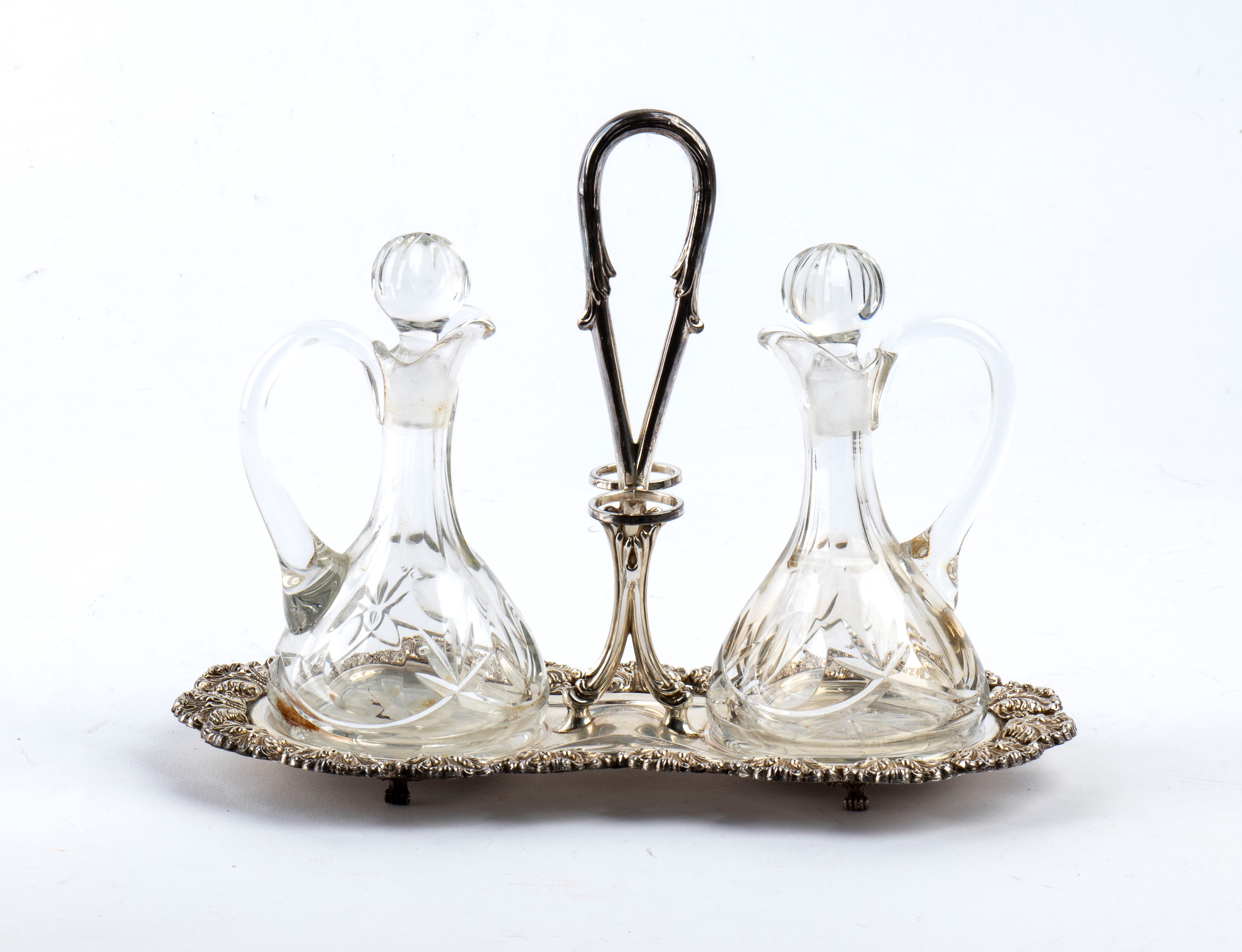 Set italiano da tavola, argento 800/1000, vassoio, saliera e pepiera, zuccheriera, oliera e aceti...