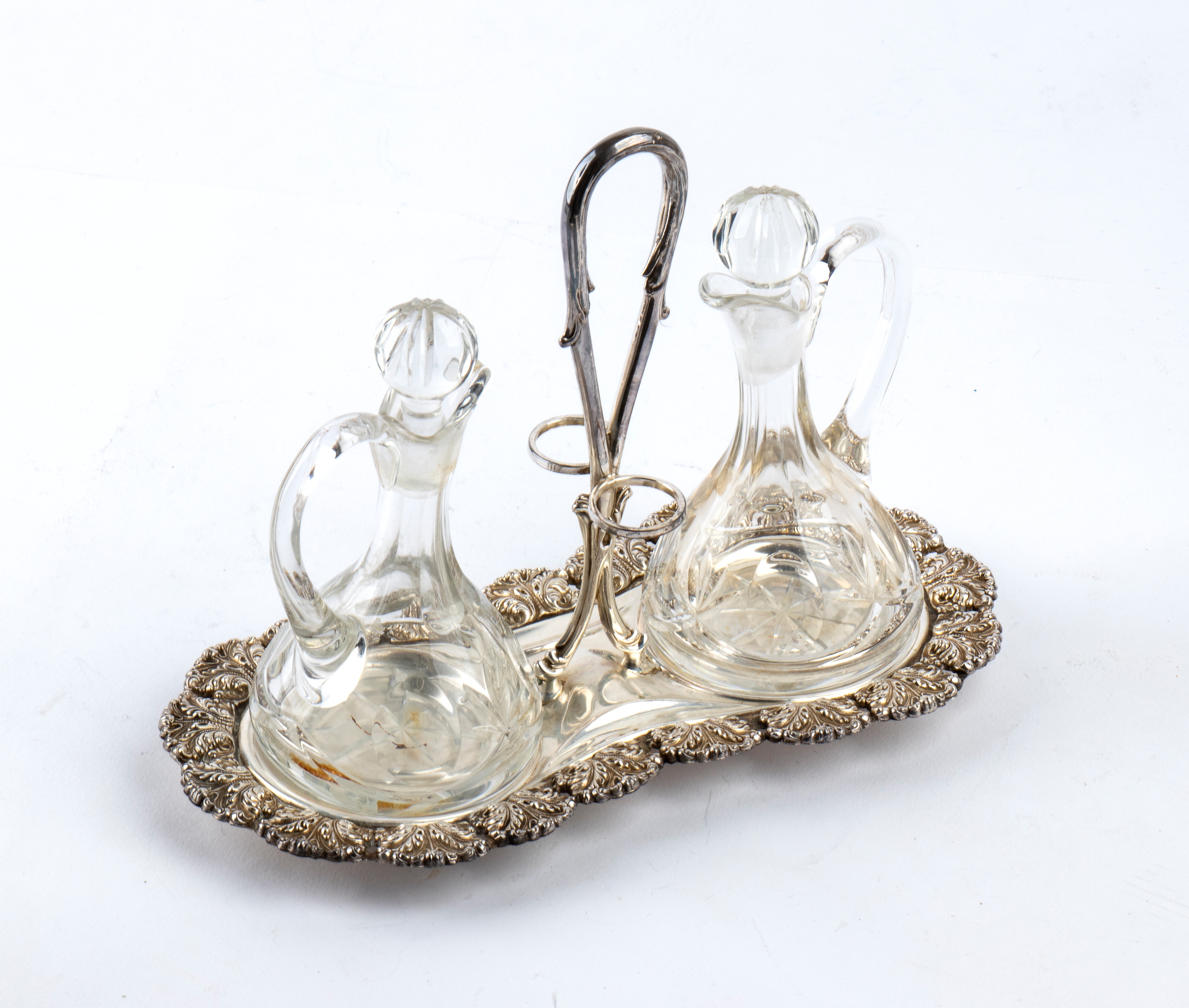 Set italiano da tavola, argento 800/1000, vassoio, saliera e pepiera, zuccheriera, oliera e aceti...