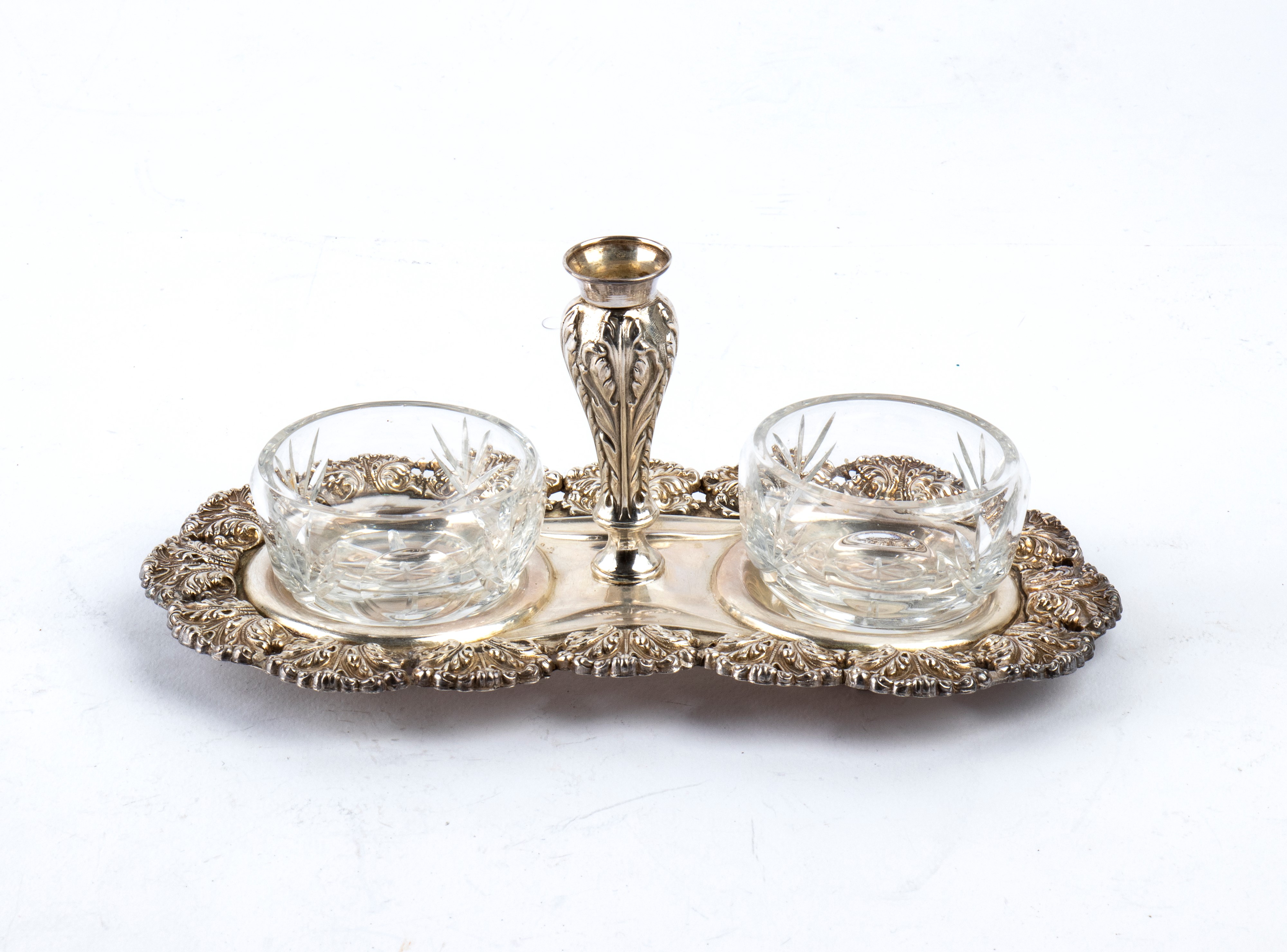 Set italiano da tavola, argento 800/1000, vassoio, saliera e pepiera, zuccheriera, oliera e aceti...